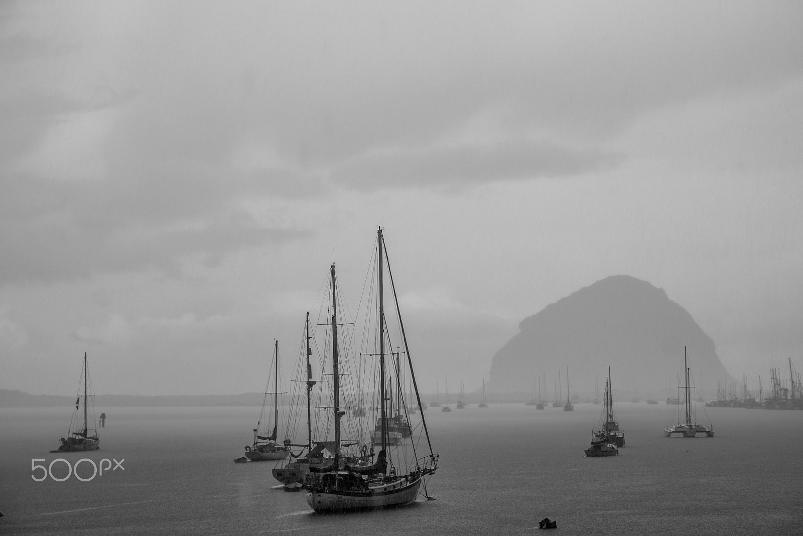 Sony a7R II + Sony Vario-Tessar T* E 16-70mm F4 ZA OSS sample photo. Morro bay photography