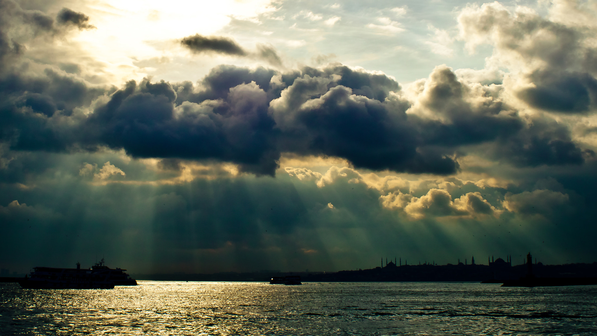 Nikon D7000 + AF Nikkor 28mm f/2.8 sample photo. Istanbul cityscape photography