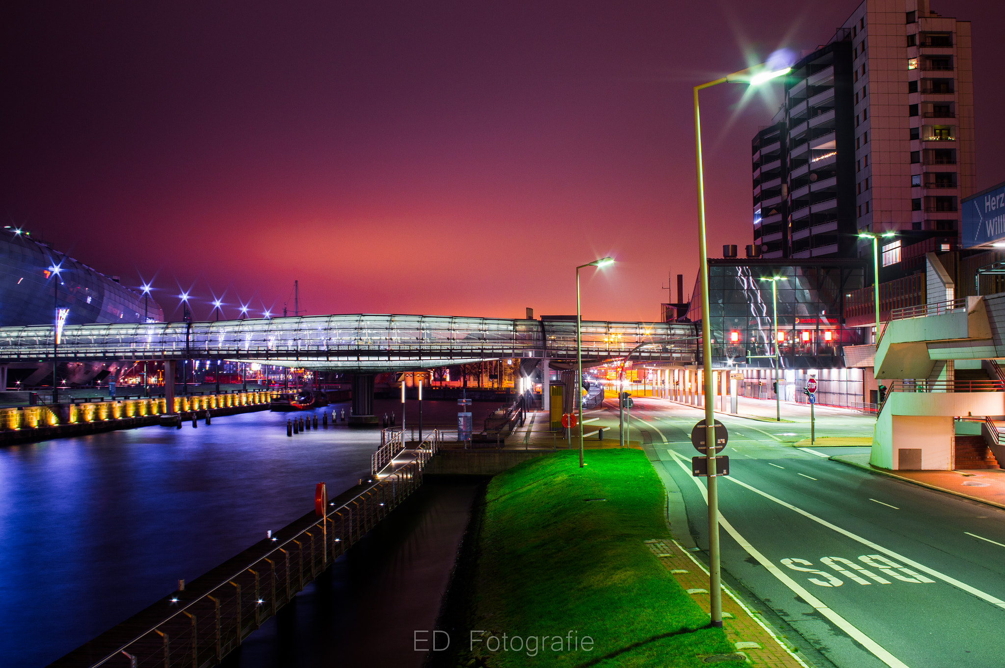 Sony SLT-A58 sample photo. Street at columbus center bremerhaven photography