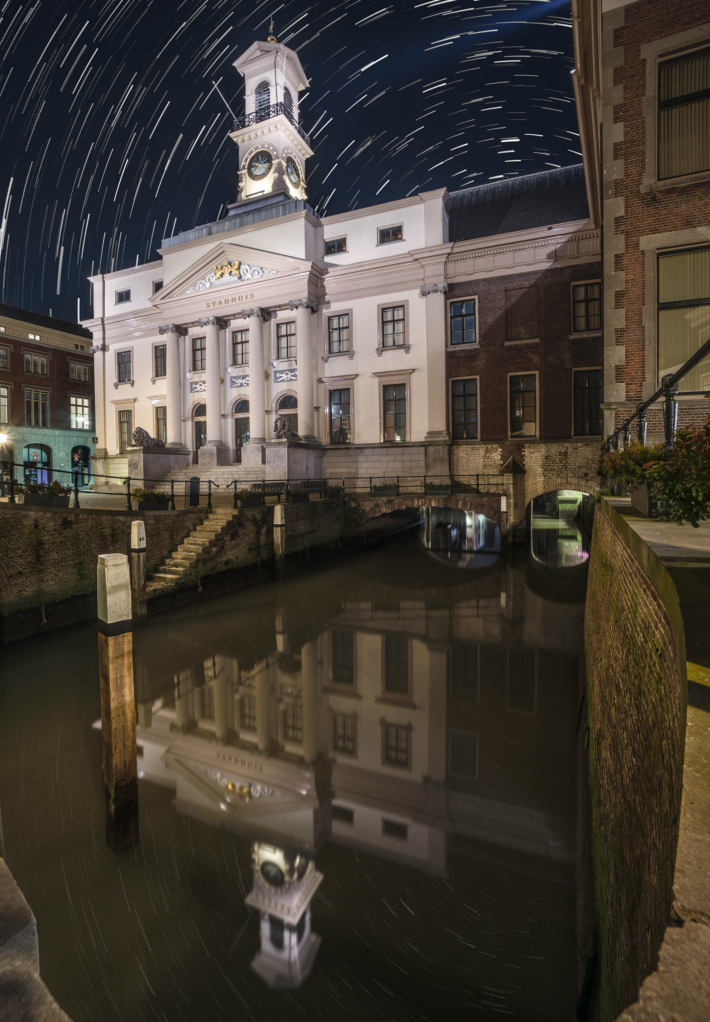 Sony Alpha NEX-6 + Sony E 10-18mm F4 OSS sample photo. Dordrecht stadhuis photography