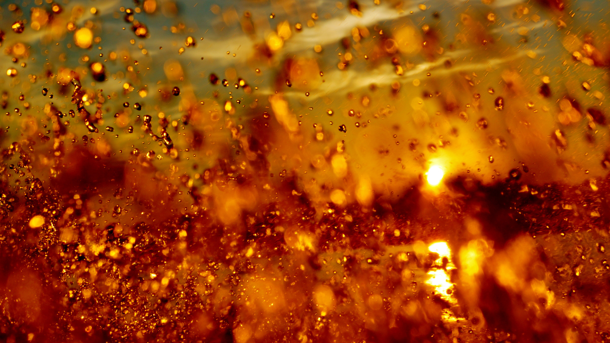 Sony Alpha NEX-5R + Sony FE 28-70mm F3.5-5.6 OSS sample photo. Golden splash sunset witmore lake michigan summer photography