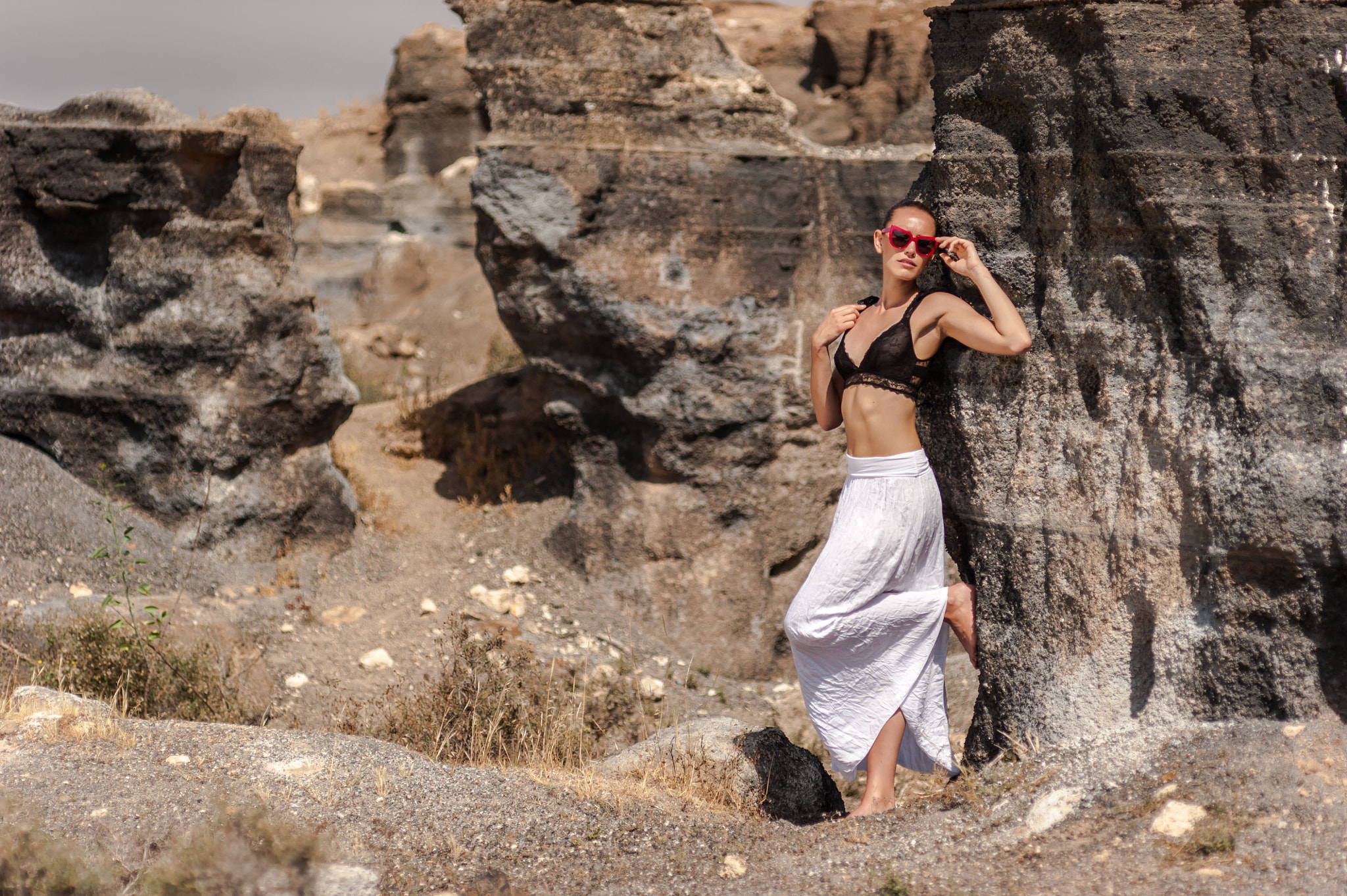 Nikon AF Nikkor 105mm F2D DC sample photo. Jo in the hot desert photography