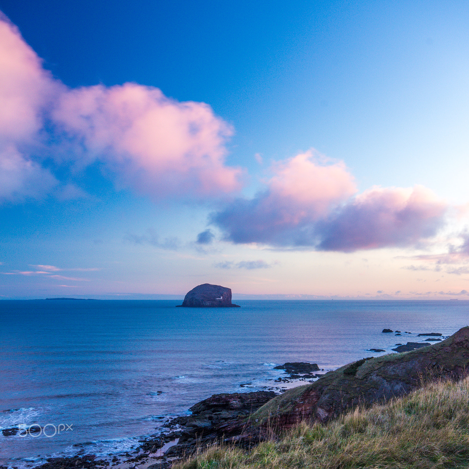 Canon EOS M + Sigma 10-20mm F4-5.6 EX DC HSM sample photo. Pink dawn at bass rock photography