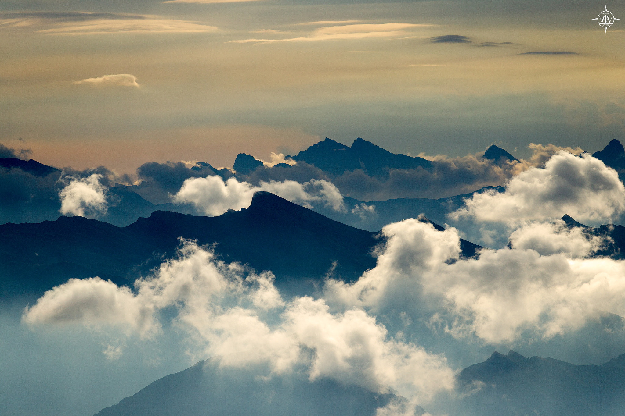 Canon EOS-1D Mark IV sample photo. Sea of clouds photography
