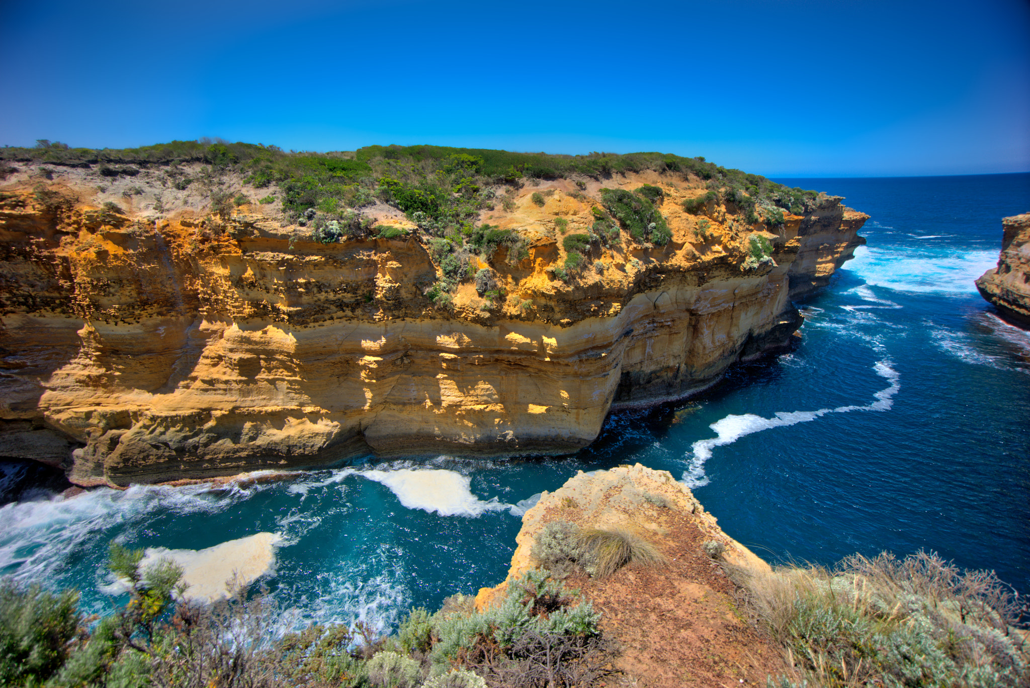 Sony a7R + Sony E 10-18mm F4 OSS sample photo. Great ocean road photography