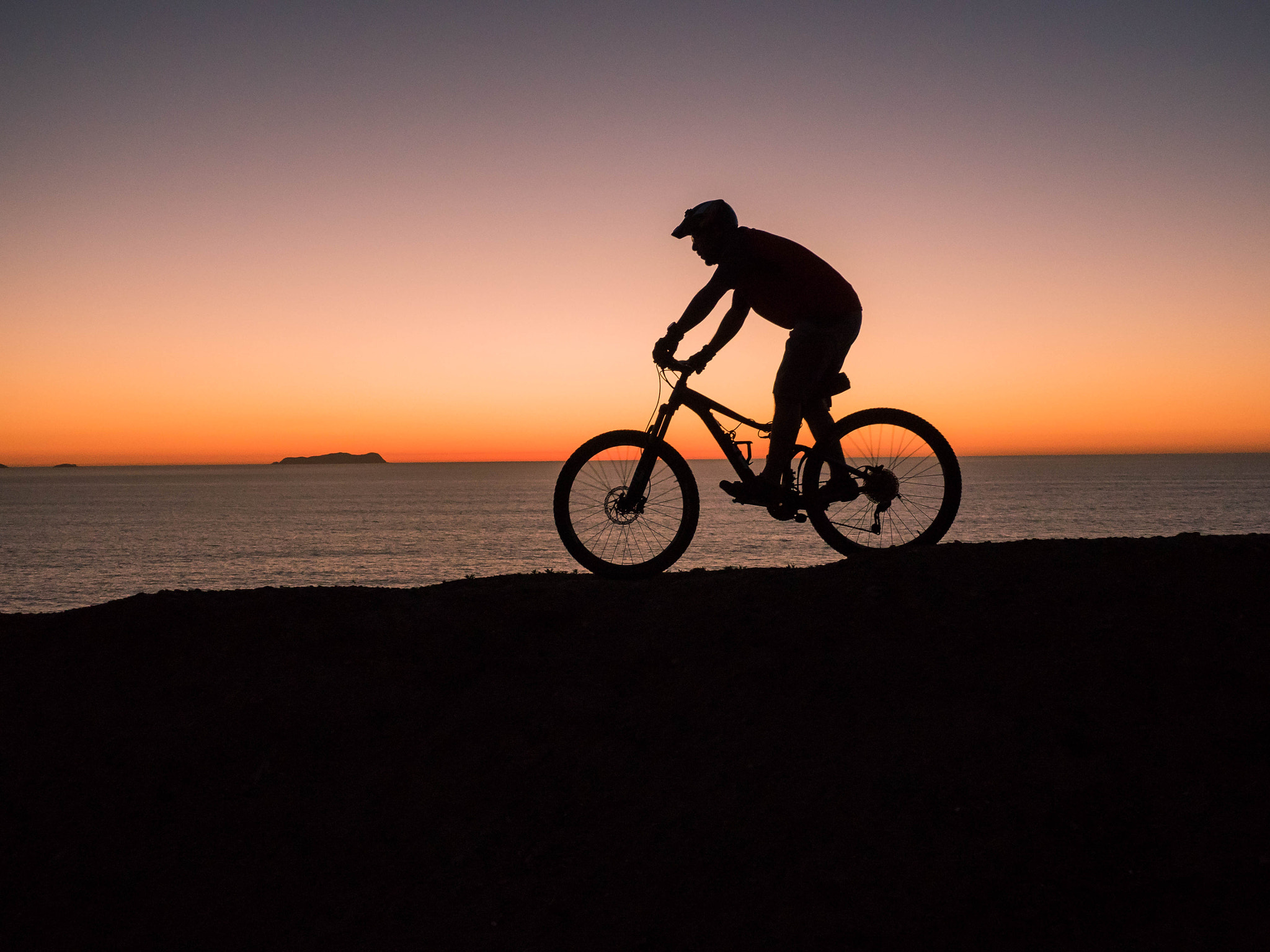 Panasonic Lumix DMC-GH4 sample photo. Riding at night sunset photography