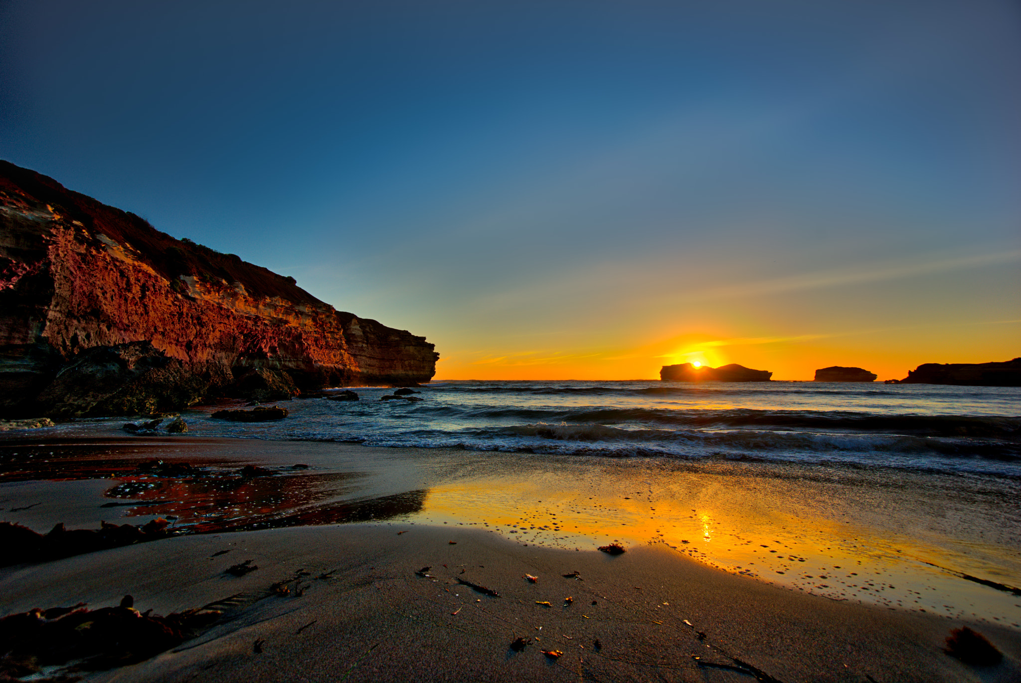 Sony a7R + Sony E 10-18mm F4 OSS sample photo. Great ocean road photography