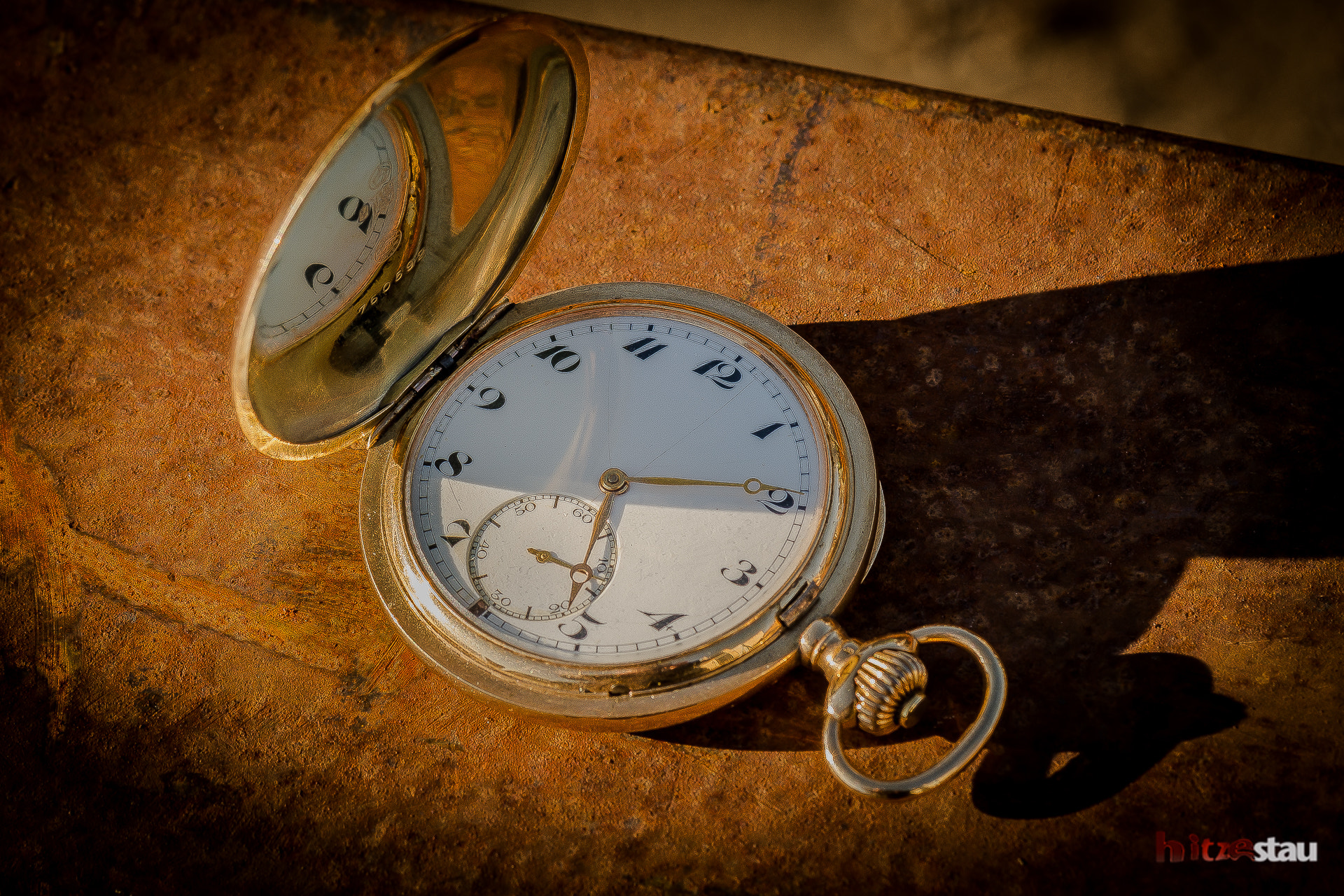 Nikon AF-S DX Micro-Nikkor 85mm F3.5G ED VR sample photo. Golden pocket watch photography