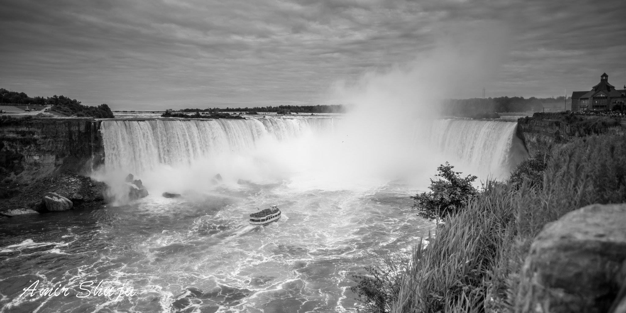 Leica Summilux-M 21mm F1.4 Asph sample photo. Fighting the waves photography