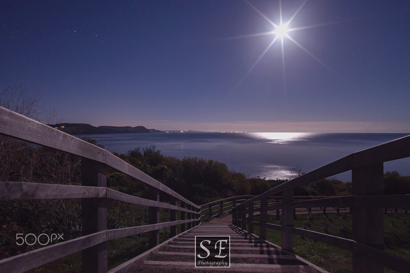 Sigma 17-35mm f/2.8-4 EX DG Aspherical HSM sample photo. Full moon across the bay photography