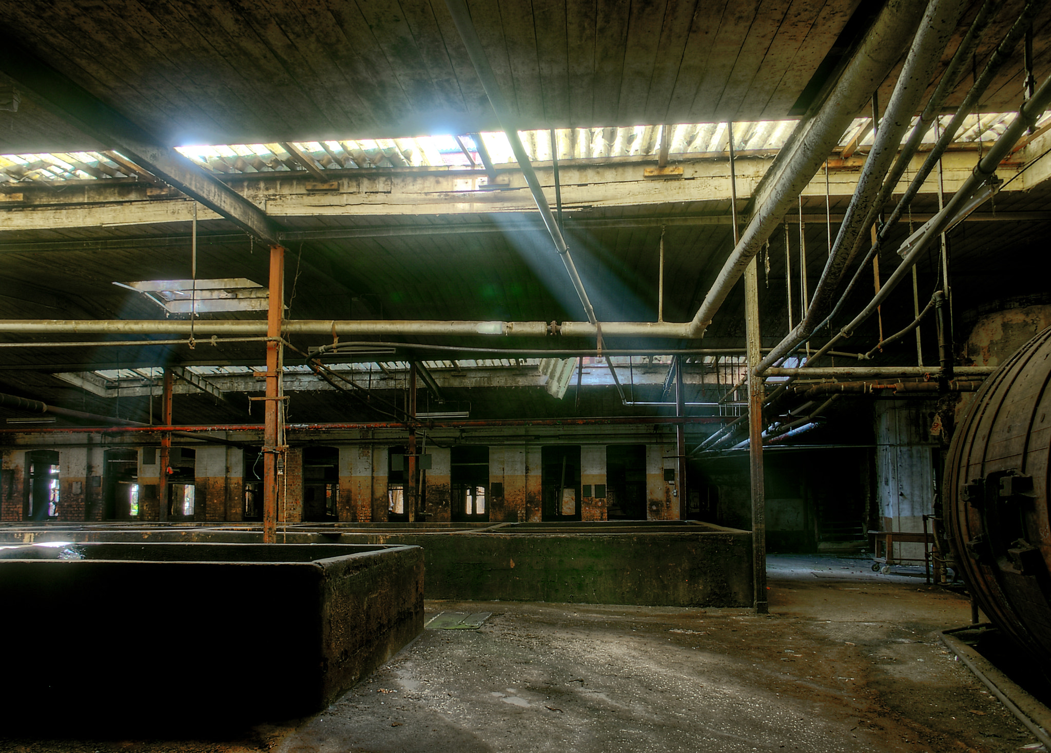 KONICA MINOLTA DiMAGE A2 sample photo. Abandoned leather factory in germany photography