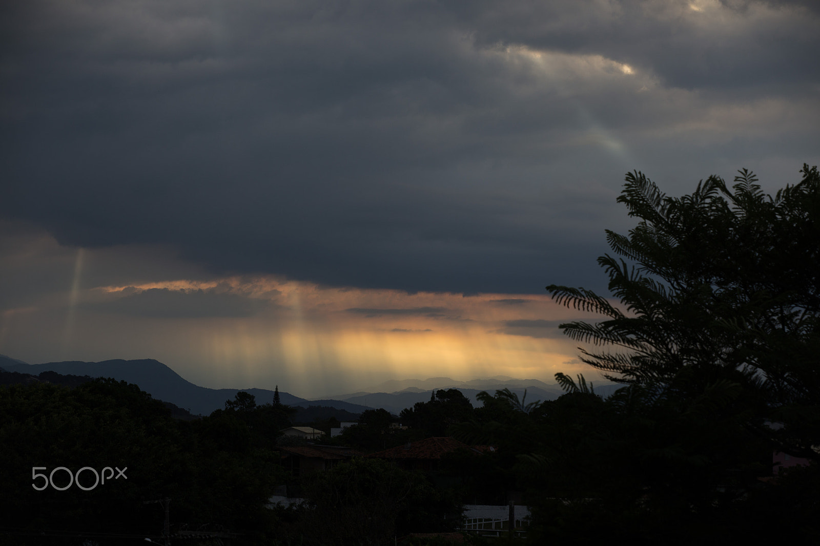 Sigma APO Macro 150mm f/2.8 EX DG HSM sample photo. Sun rays between clouds photography