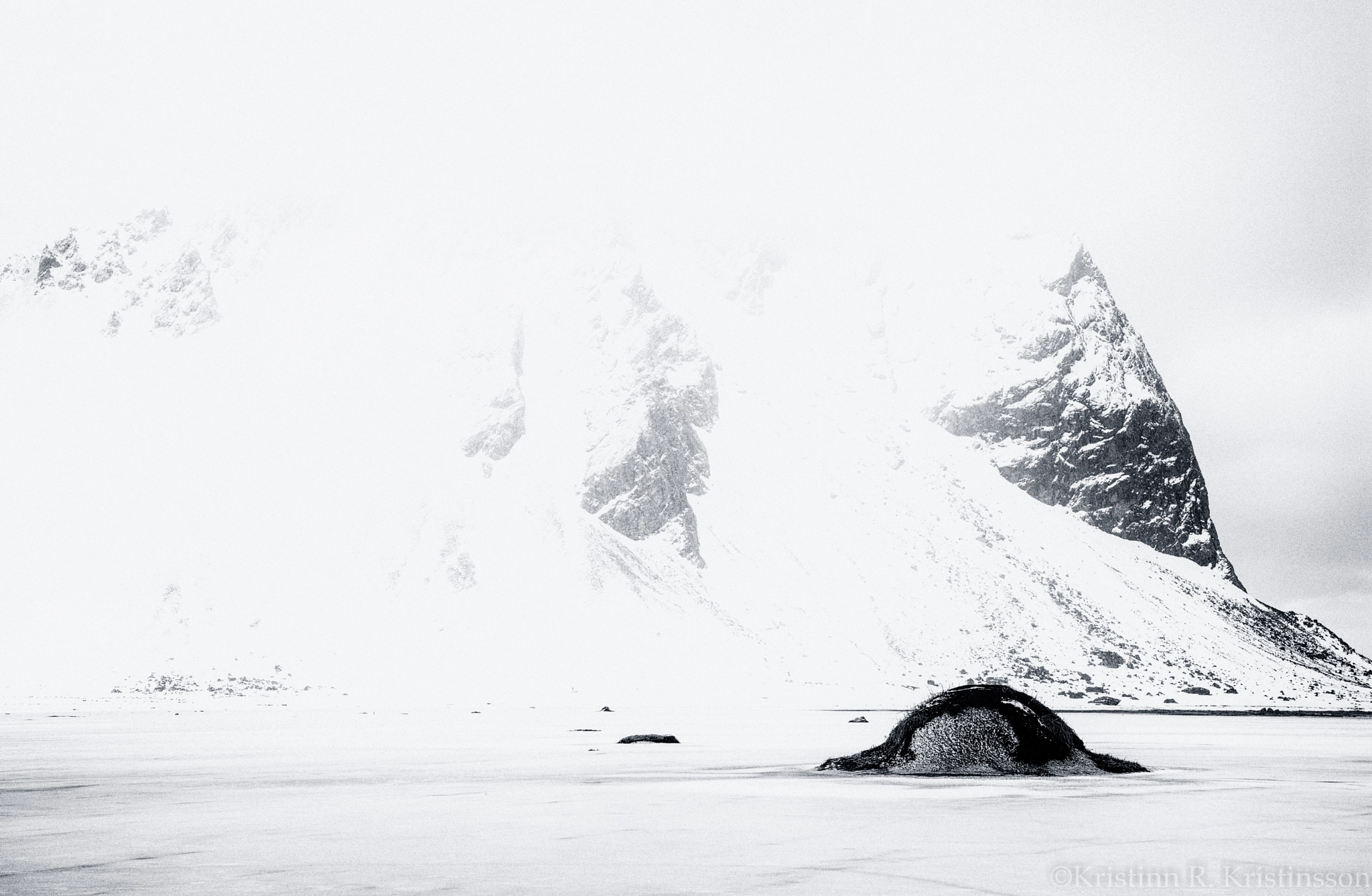 Nikon AF-S Nikkor 24-70mm F2.8E ED VR sample photo. Winter at vestrahorn photography