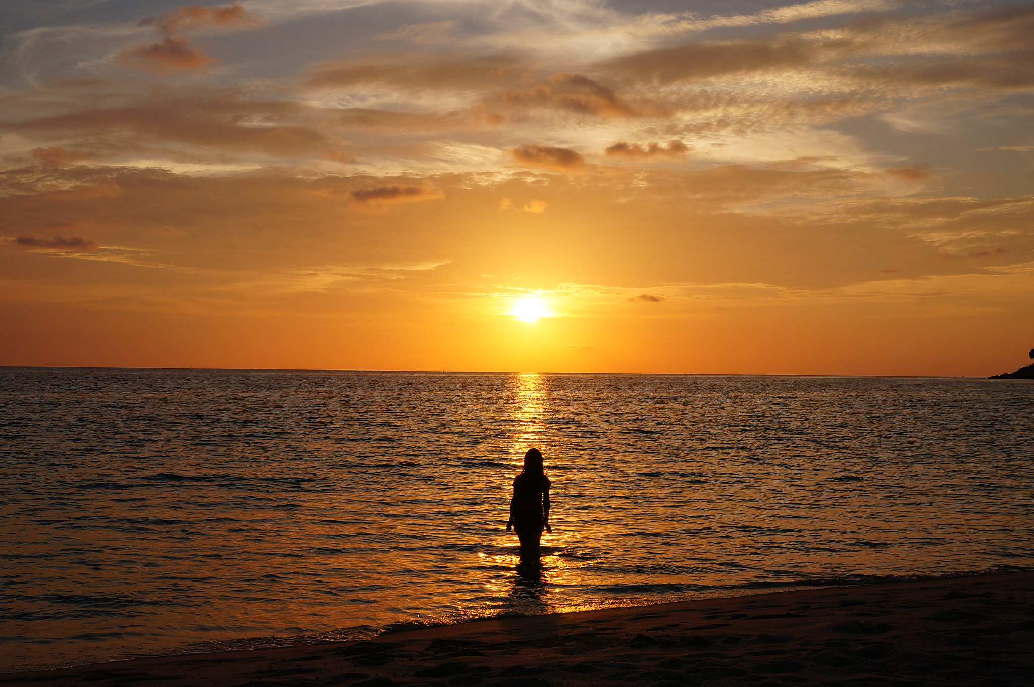 Sony Alpha NEX-5T + Sigma 30mm F2.8 EX DN sample photo. Sunset in karon beach photography