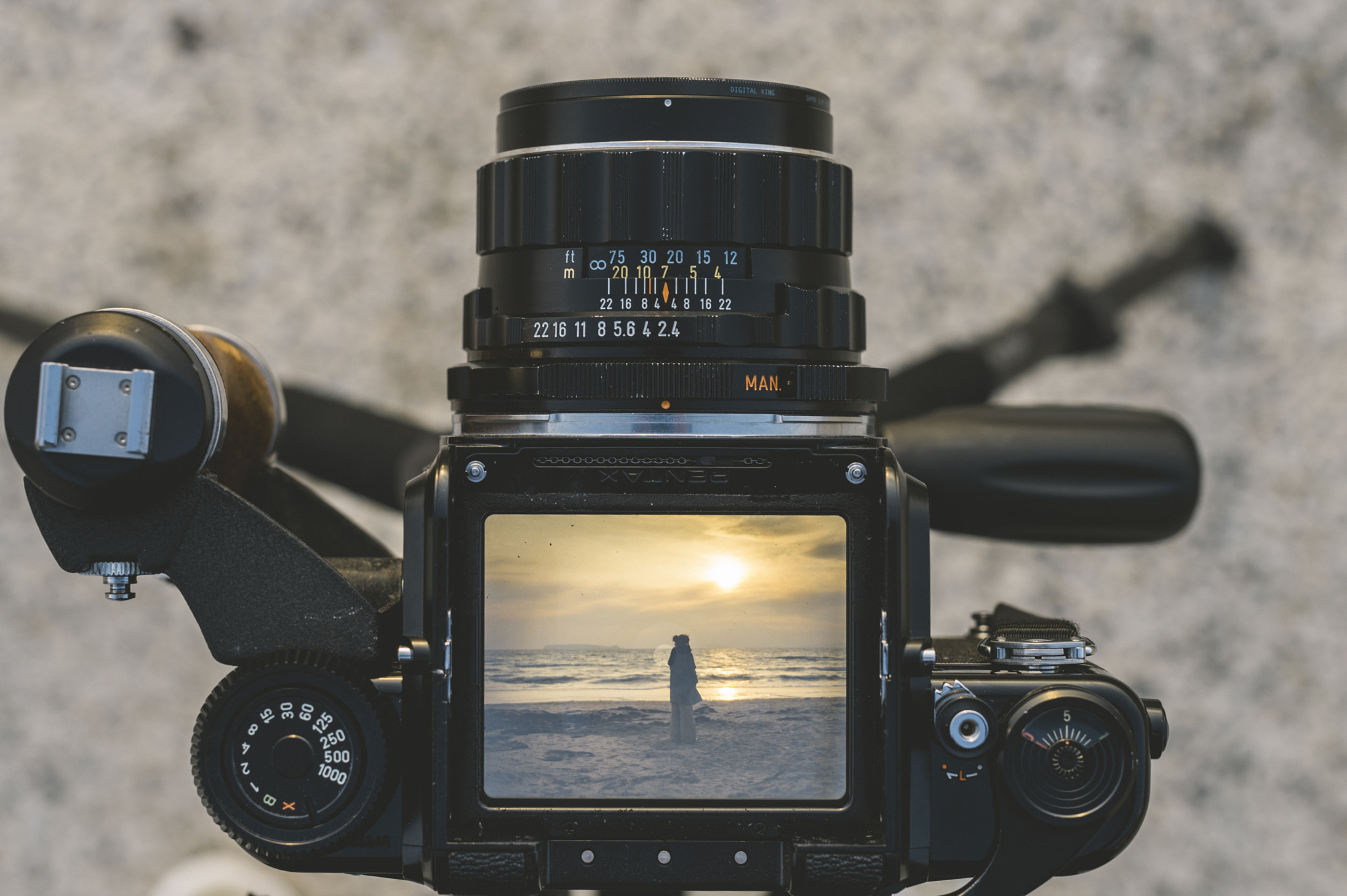 Nikon Df + Sigma 50mm F1.4 DG HSM Art sample photo. Sun set girl in the box photography