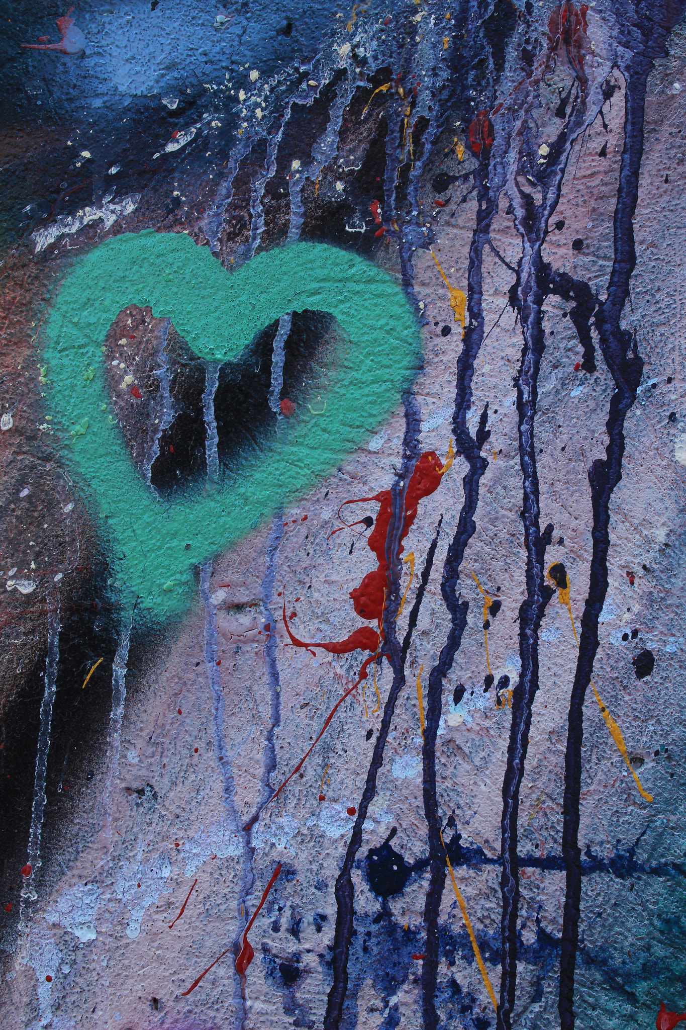 Canon EF-S 18-55mm F3.5-5.6 sample photo. Green heart on a wall photography