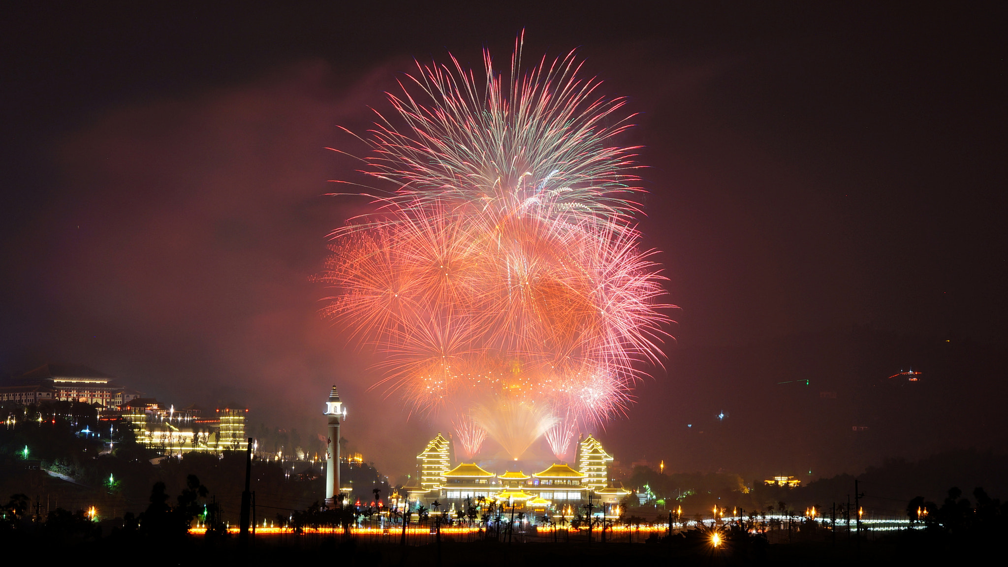 Sony Alpha NEX-6 + Sony FE 90mm F2.8 Macro G OSS sample photo. Firework photography