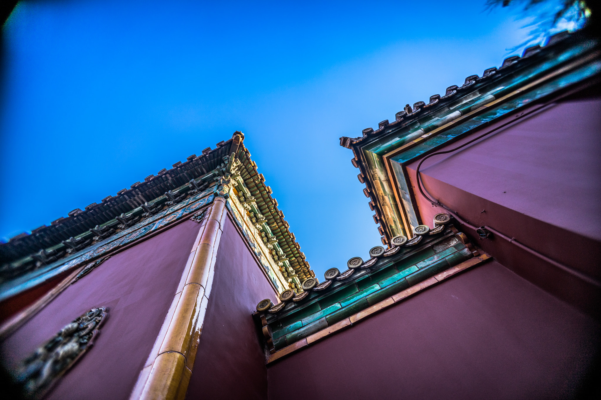 Sony a7 II + Sony E 16mm F2.8 sample photo. Wall in lama temple photography