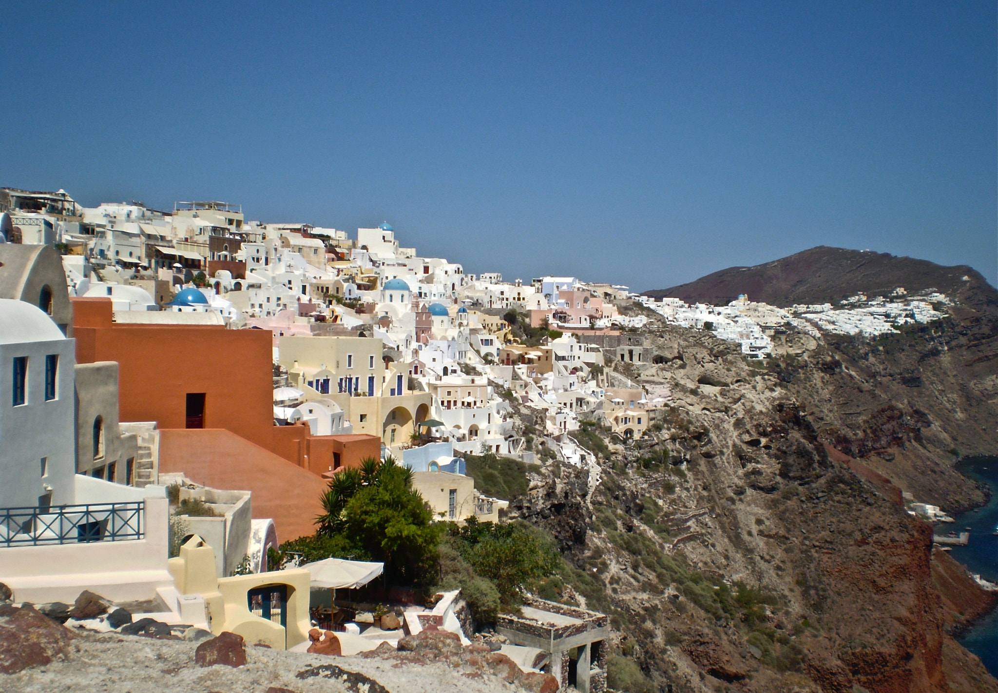 Olympus FE210,X775 sample photo. Oia photography