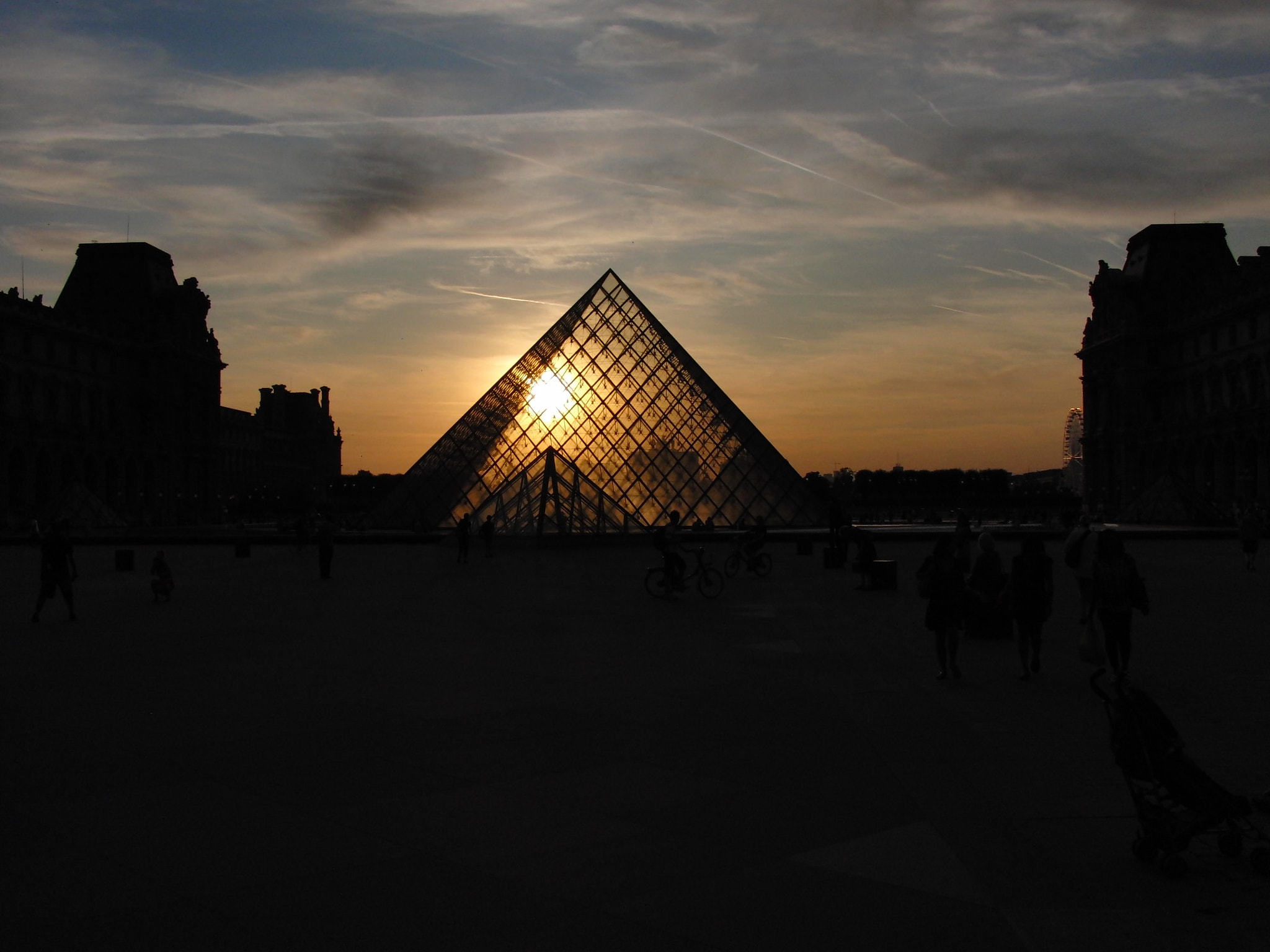 CASIO EX-F1 sample photo. Museo de louvre photography