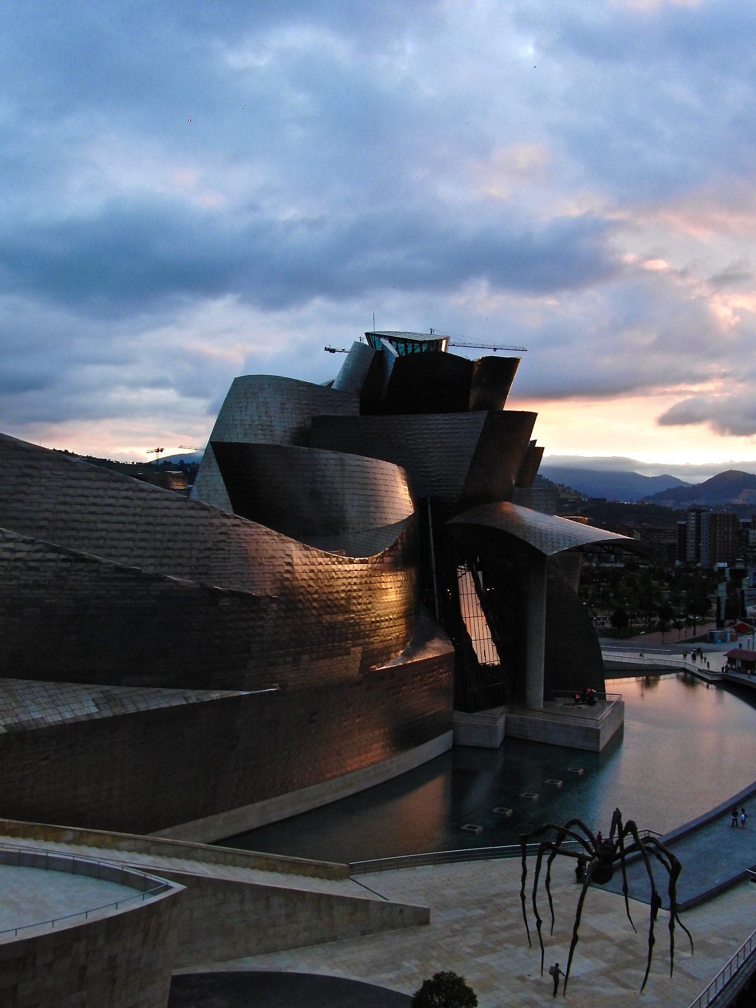 CASIO EX-F1 sample photo. Guggenheim bilbao photography