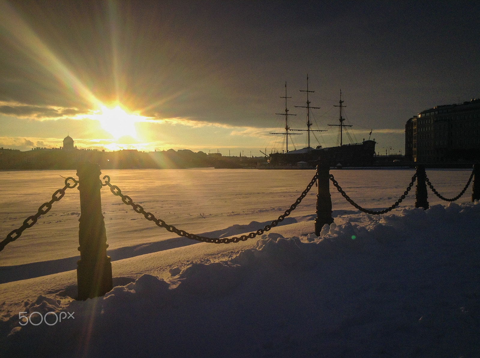 iPad mini back camera 3.3mm f/2.4 sample photo. Sunset on the neva river photography