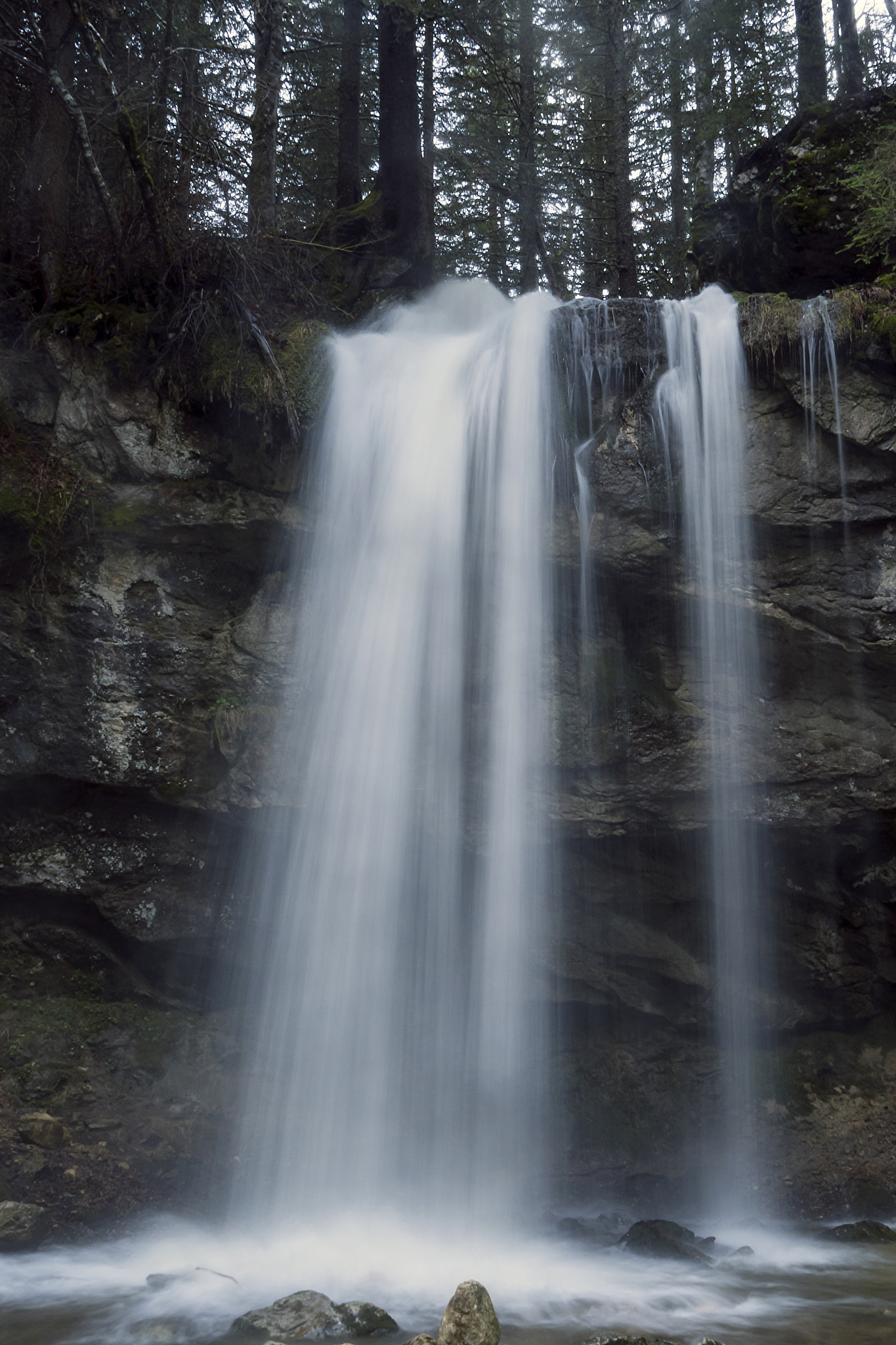 Olympus OM-D E-M5 II + Olympus M.Zuiko Digital 17mm F1.8 sample photo. Waterfall photography