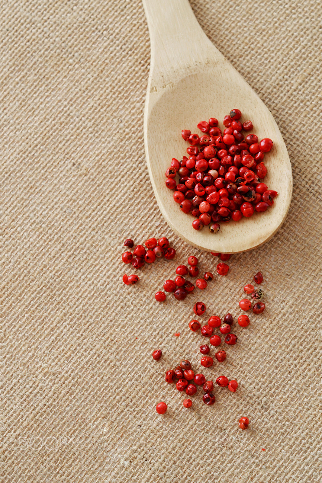 Nikon D3100 + Nikon AF-S Nikkor 500mm F4D ED-IF II sample photo. Red peppercorns on wooden spoon photography
