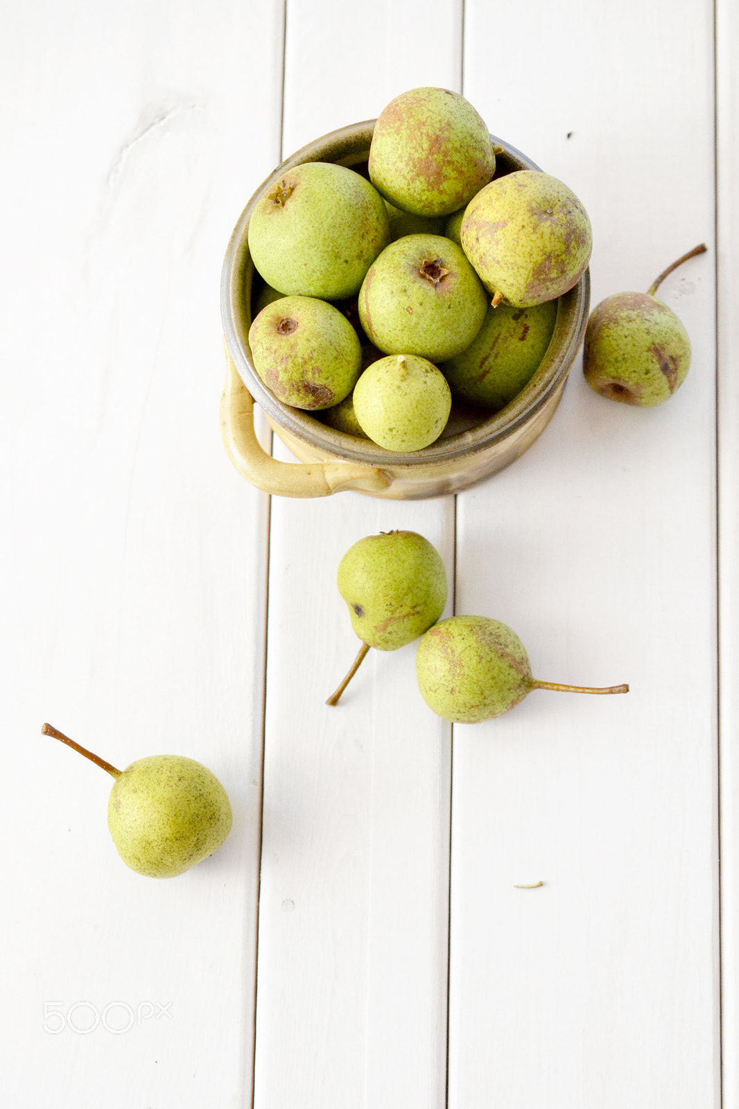 Nikon AF-S Nikkor 18-35mm F3.5-4.5G ED sample photo. Green apples in rustic stoneware bowl  white table photography