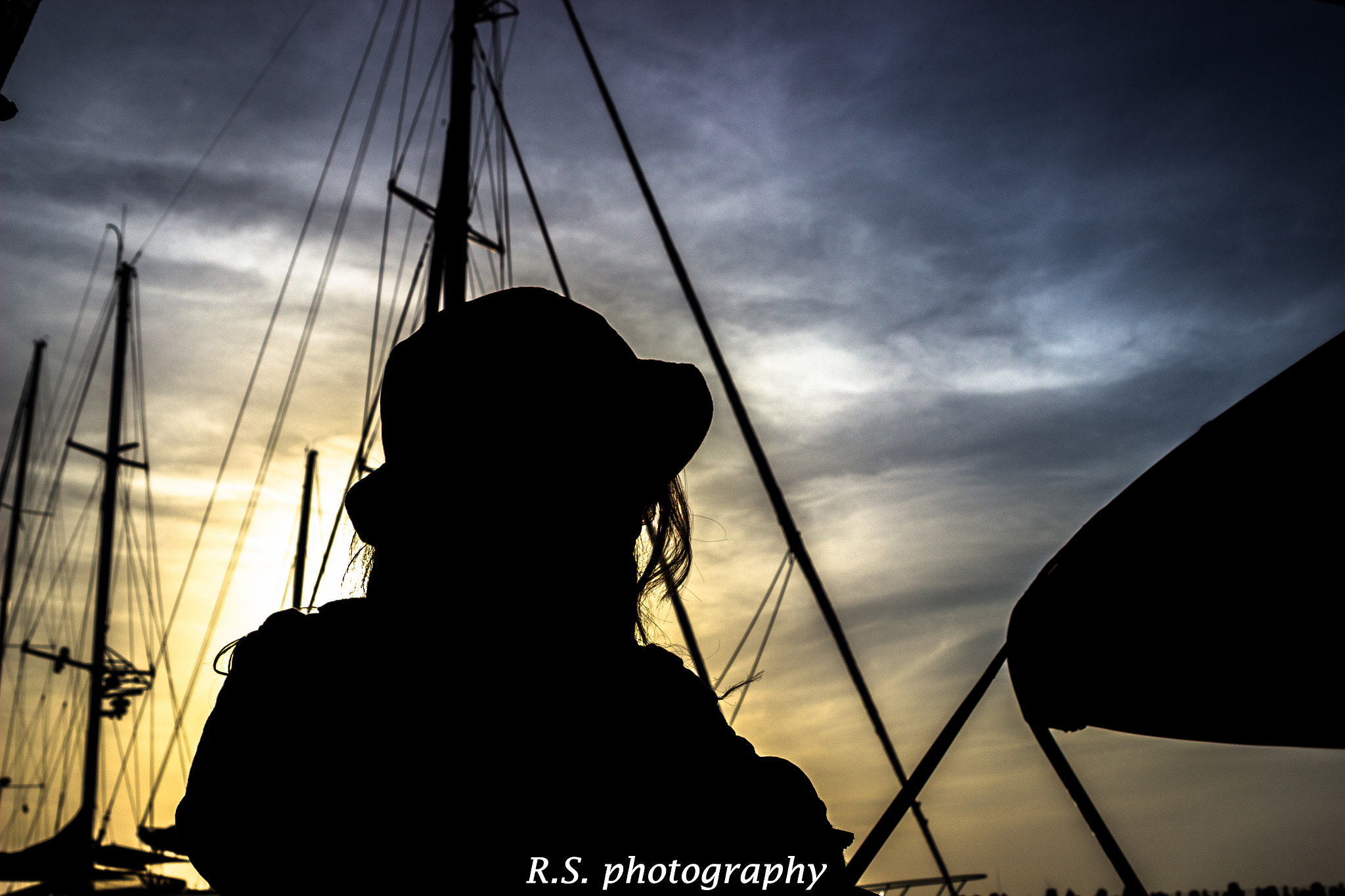 Canon EF 28-105mm f/3.5-4.5 USM sample photo. A lady at the harbor photography