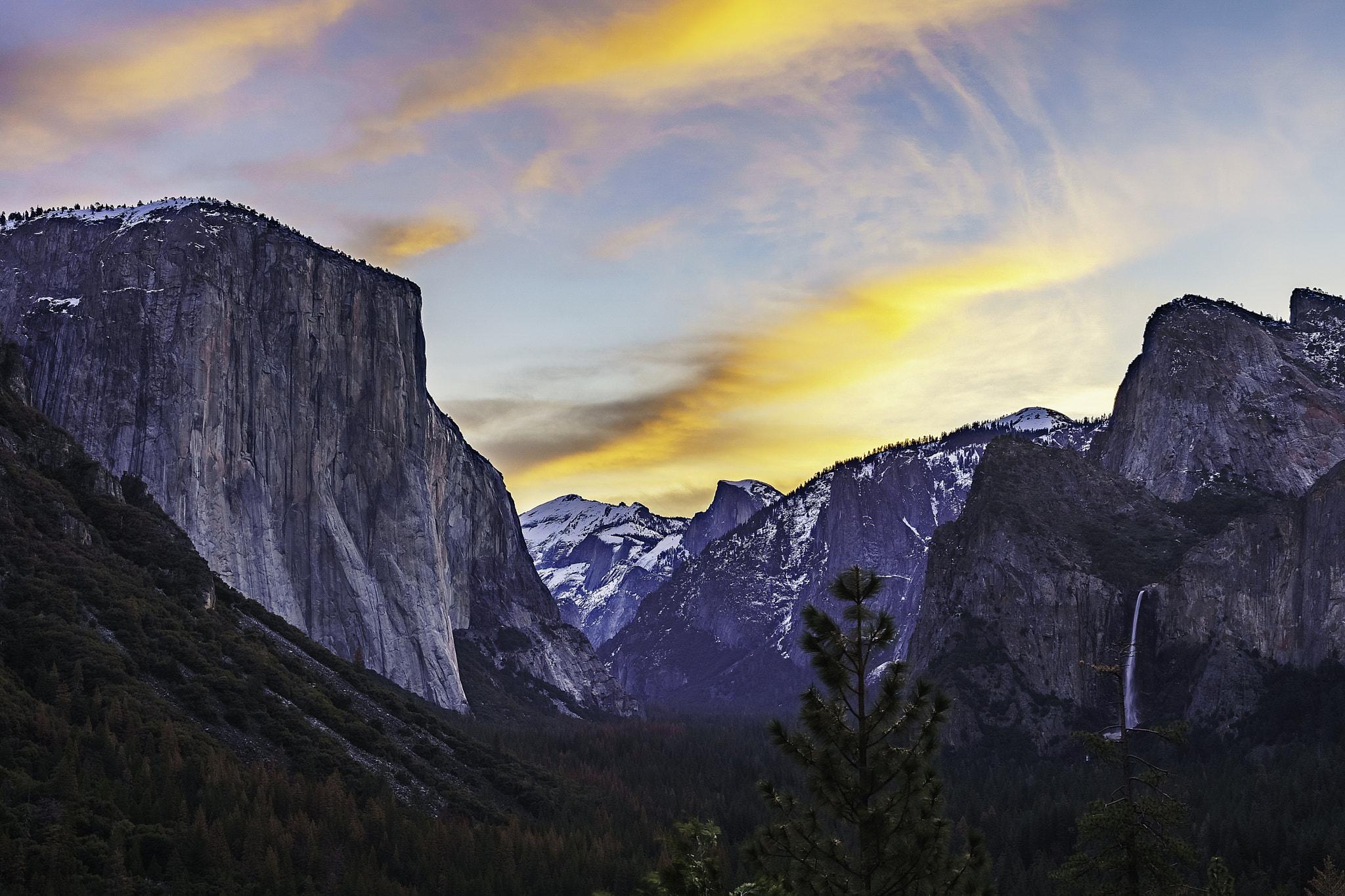 Sony a6000 + Sony Vario-Tessar T* FE 16-35mm F4 ZA OSS sample photo. Tunnel view sunrise photography