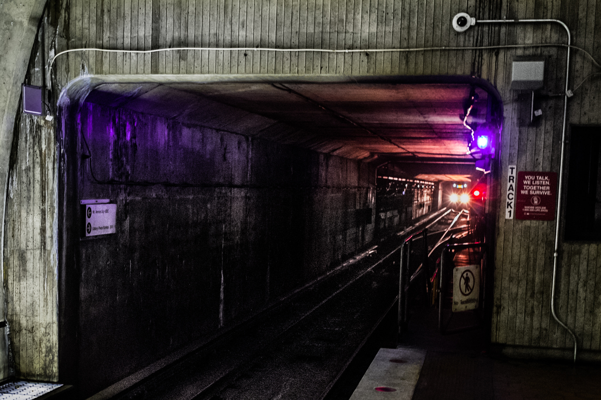 Fujifilm X-E1 + Fujifilm XF 23mm F1.4 R sample photo. Dc metro yellow line chinatown photography
