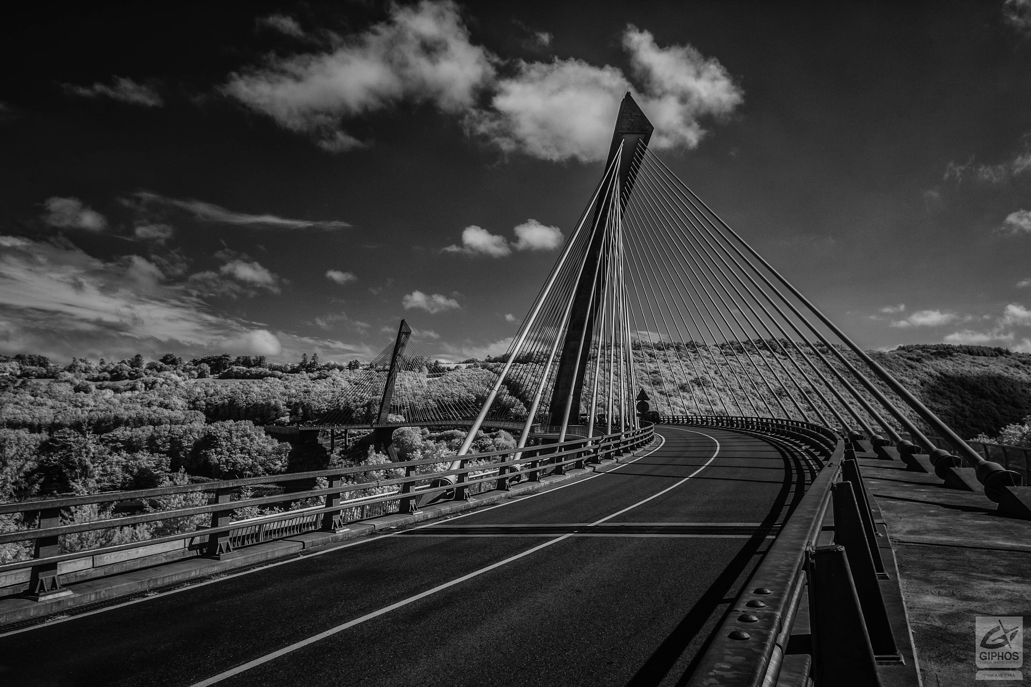 Canon EOS 600D (Rebel EOS T3i / EOS Kiss X5) + Sigma 8-16mm F4.5-5.6 DC HSM sample photo. Bridge over the red river ! photography