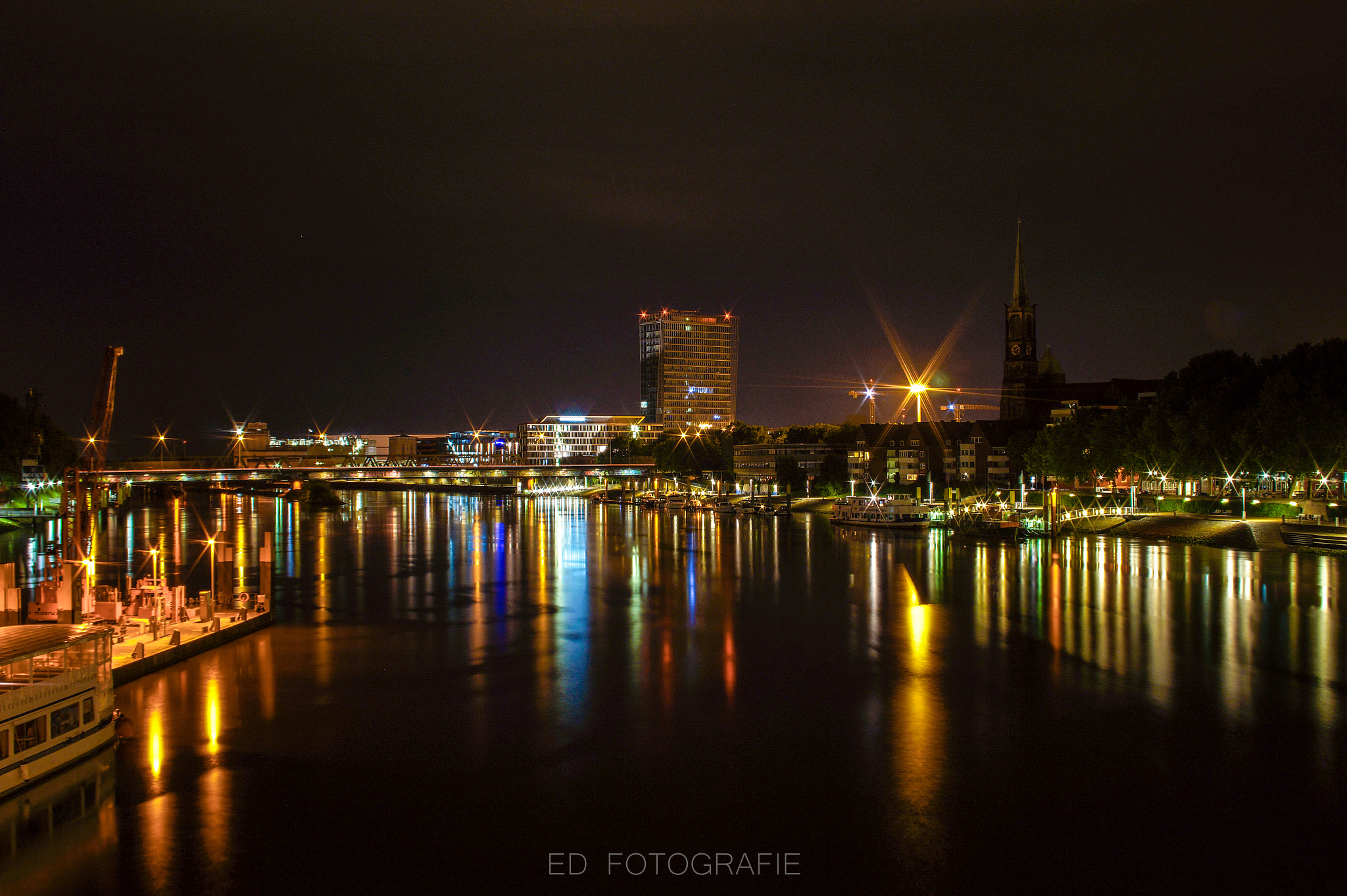 Sony SLT-A58 + 35-70mm F4 sample photo. River view photography