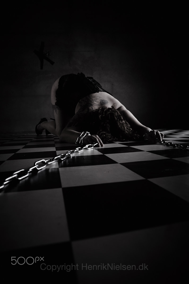 Canon EOS-1Ds Mark III sample photo. In chains photography