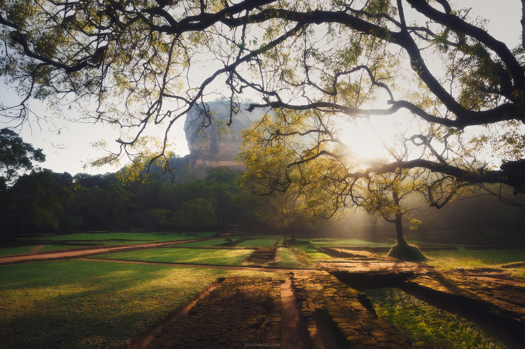 Canon EF 20-35mm F3.5-4.5 USM sample photo. Sigiriya rock photography