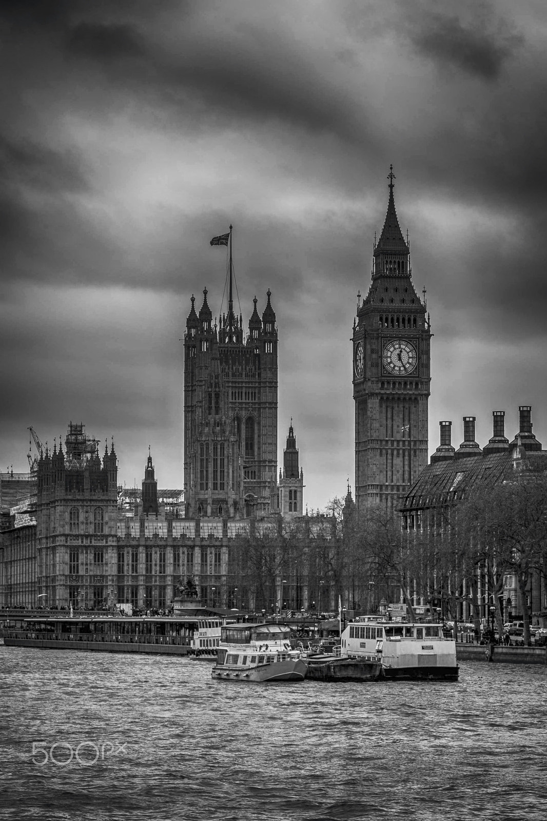Canon EF 28-135mm F3.5-5.6 IS USM sample photo. Grisaille sur big ben photography