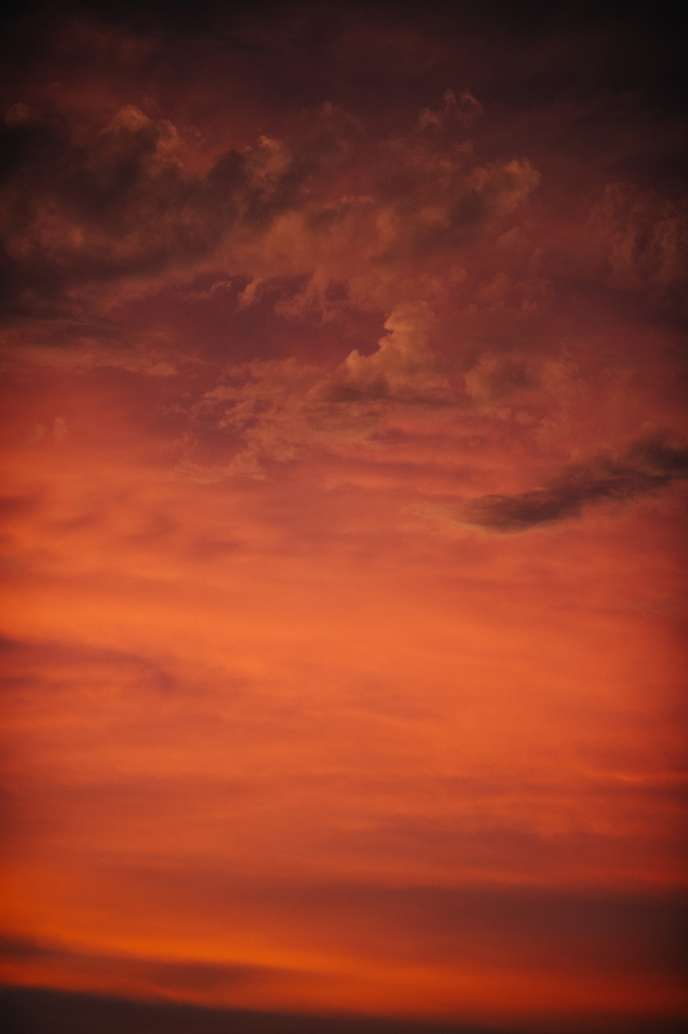 Nikon AF-S Nikkor 200mm F2G ED VR II sample photo. Clouds like brushstrokes on the sky photography