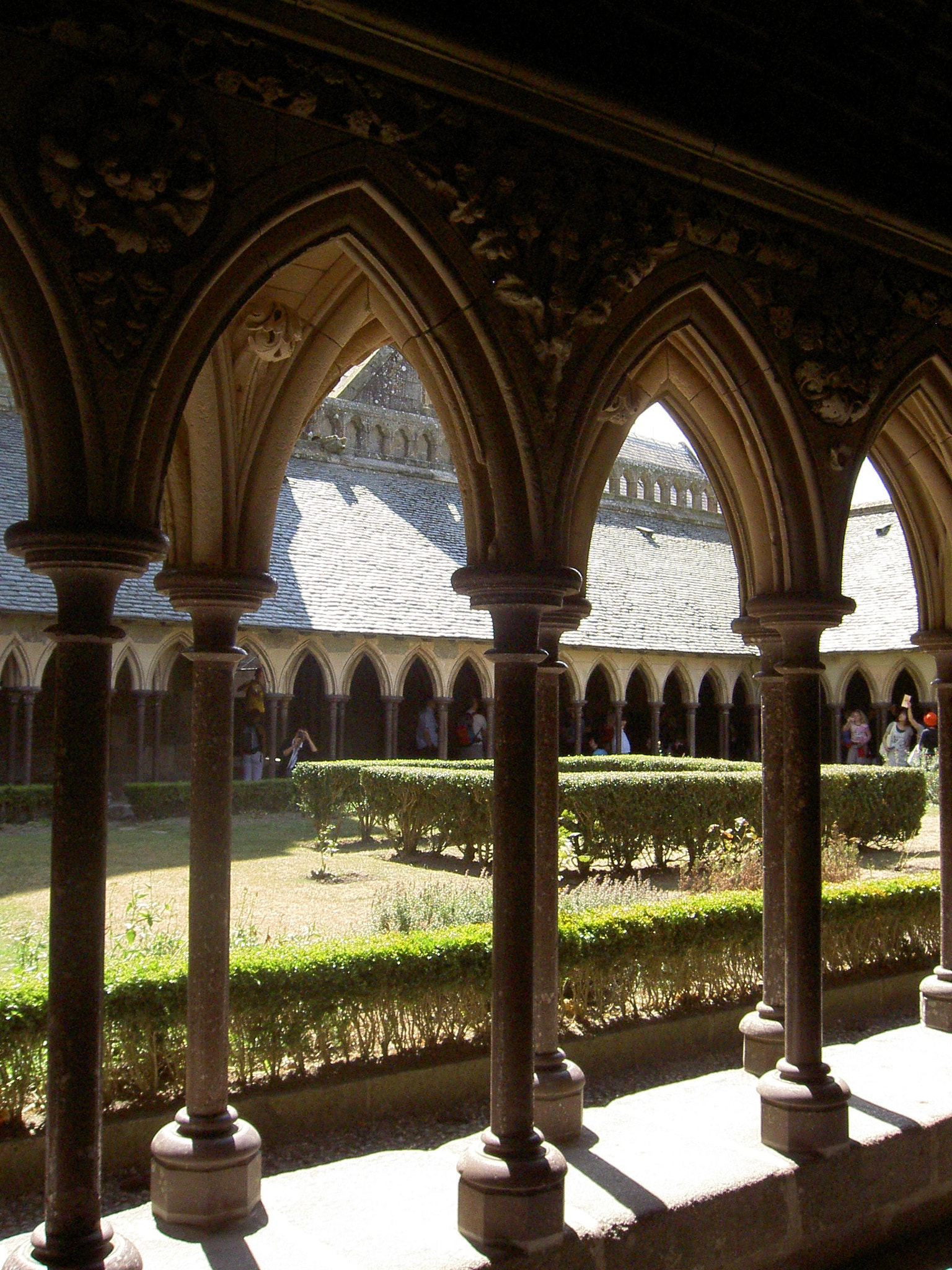 KONICA MINOLTA Revio KD-420Z sample photo. Cloister of mont -saint michel . normandy photography