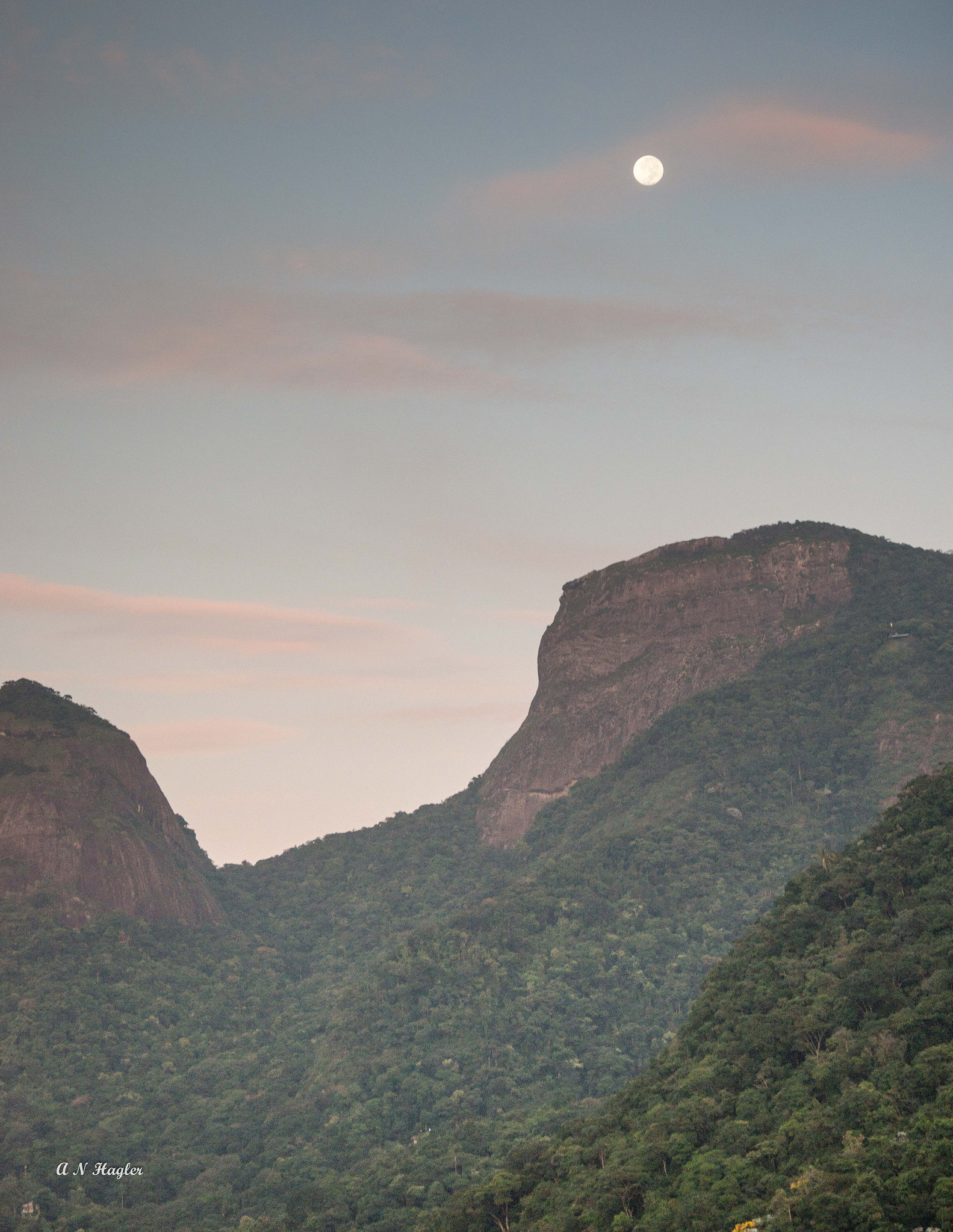 Sony 70-300mm F4.5-5.6 G SSM sample photo. Sunrise moon over mountains &amp; forest photography