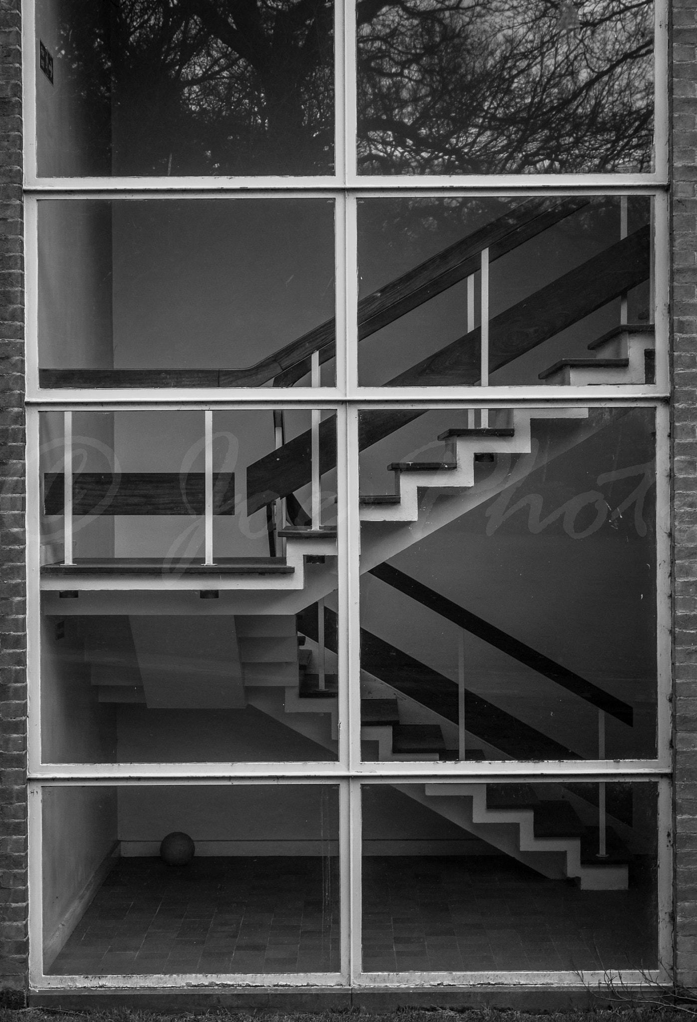 Canon EOS 1100D (EOS Rebel T3 / EOS Kiss X50) + Canon EF 24-105mm F4L IS USM sample photo. Stairway photography