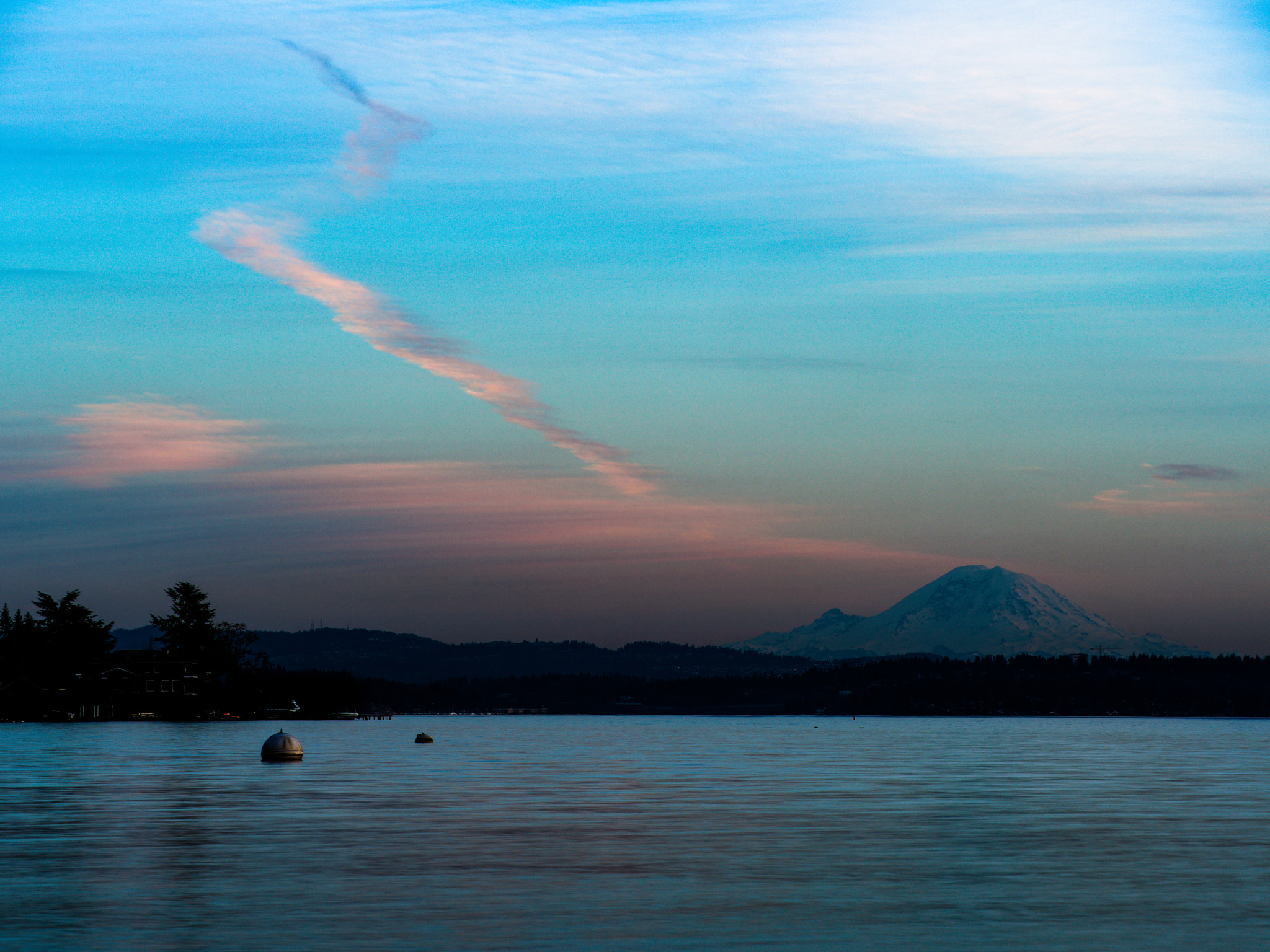 Panasonic Lumix G X Vario 35-100mm F2.8 OIS sample photo. Mt. rainier sunset at o. o. denny park photography