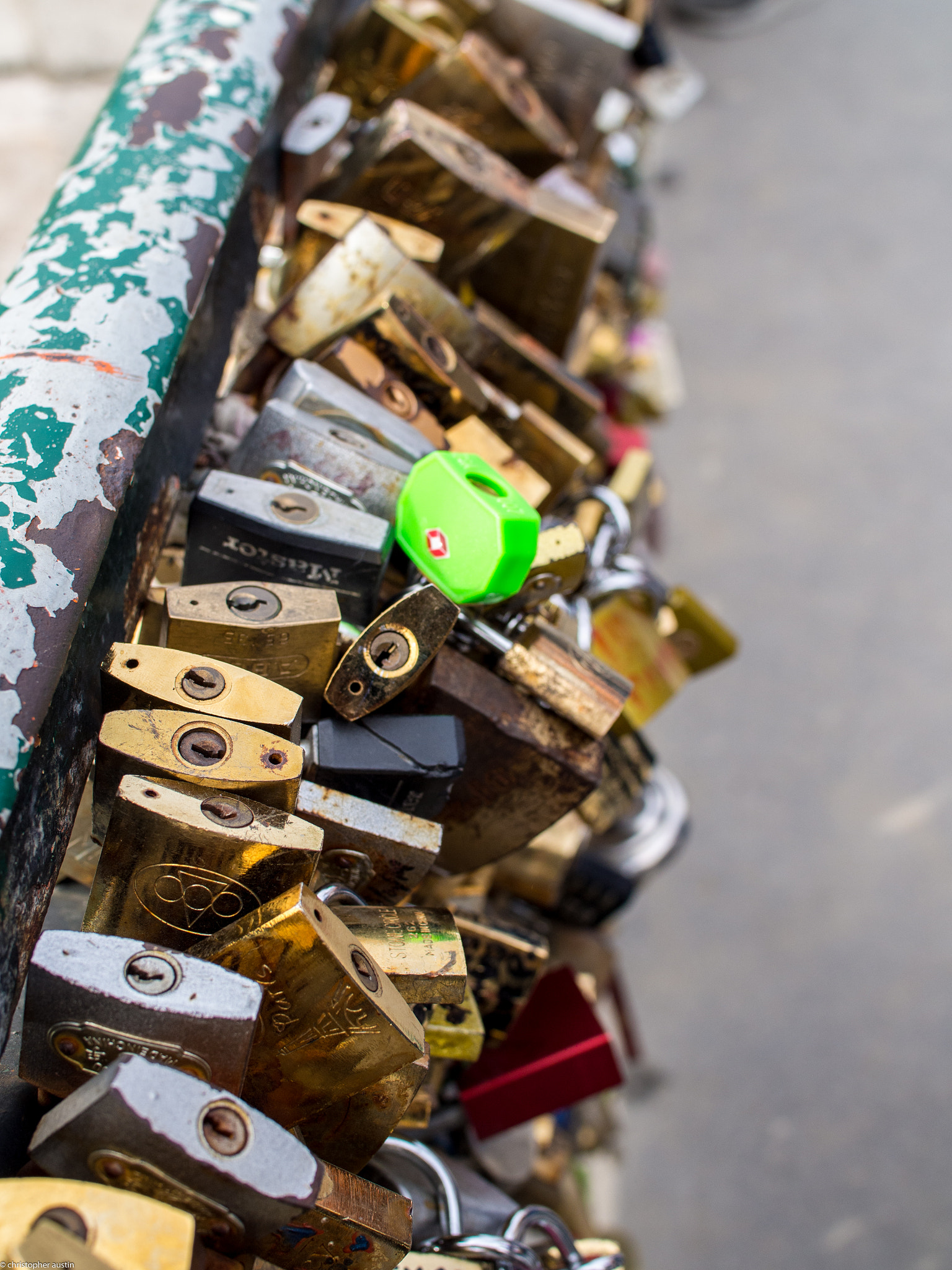 Olympus OM-D E-M5 + Olympus M.Zuiko Digital 25mm F1.8 sample photo. Love locks photography