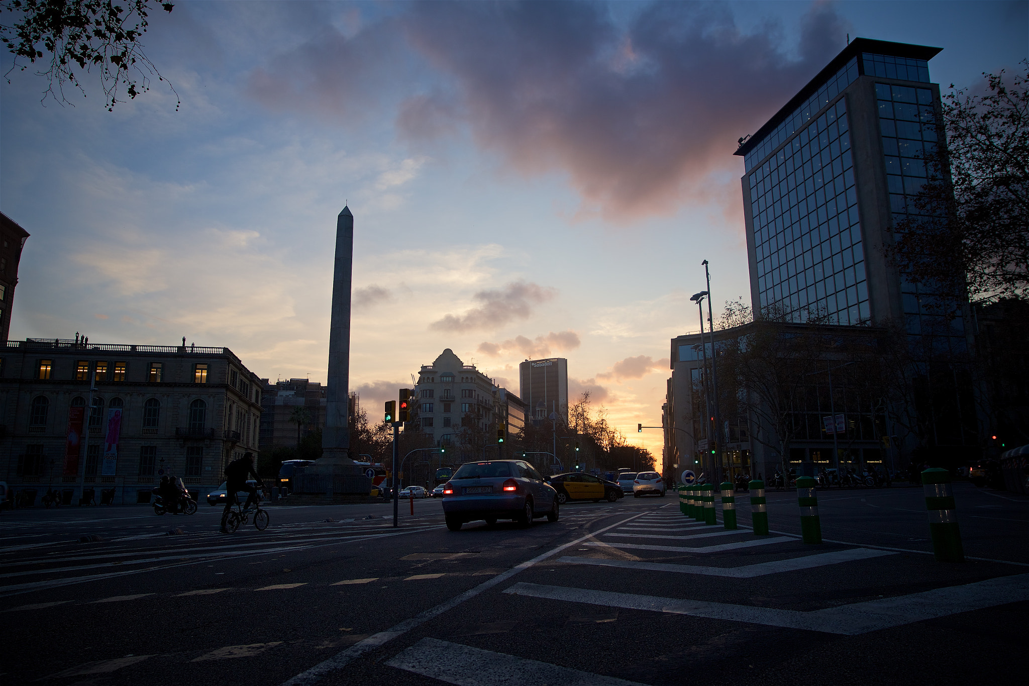 Canon EOS 6D + Sigma 20mm EX f/1.8 sample photo. Barcelona - sunset over avinguda diagonal photography