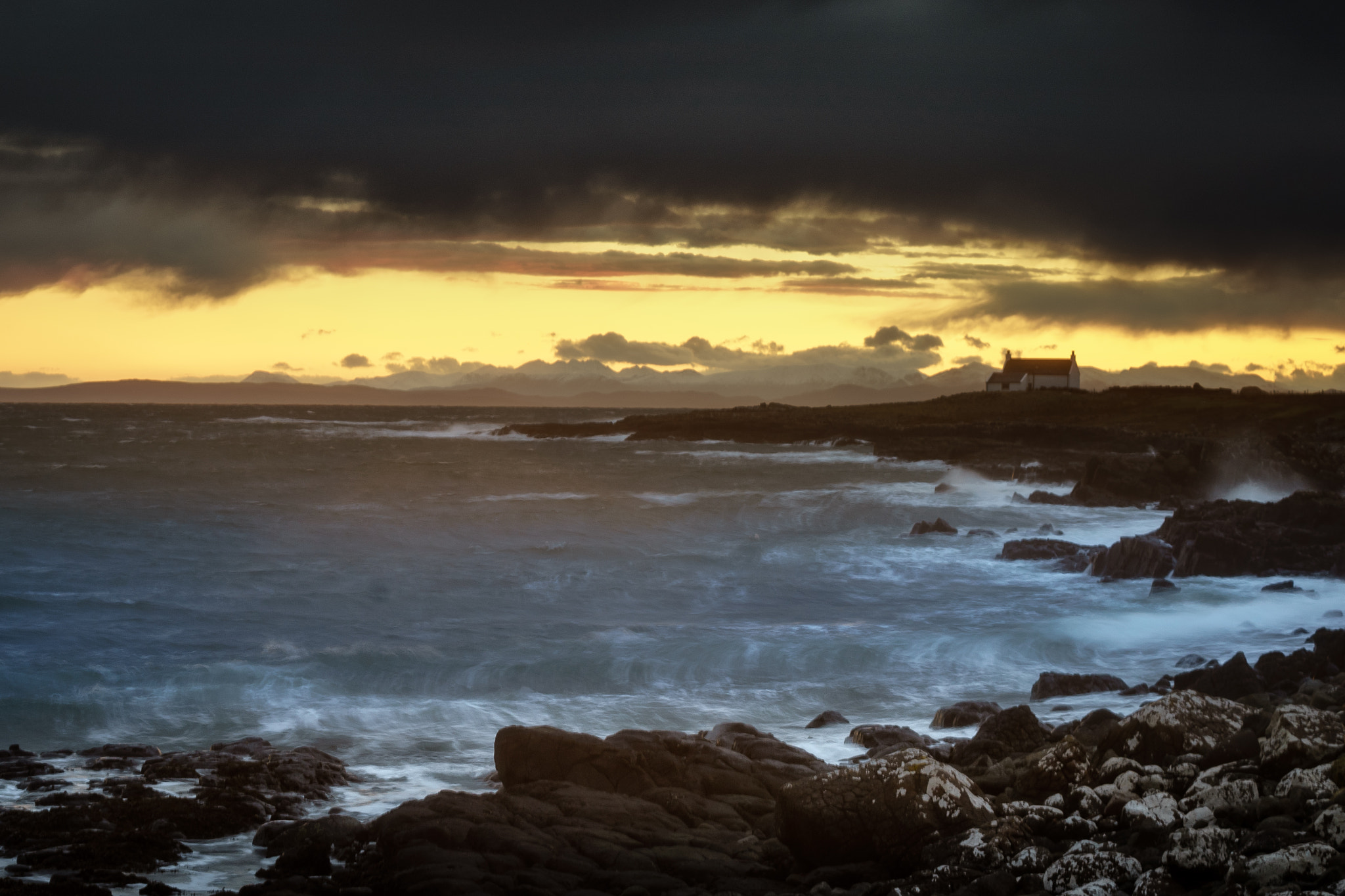 Sony a7 + Minolta AF 70-210mm F4 Macro sample photo. Kilmaluag bay, wide. photography