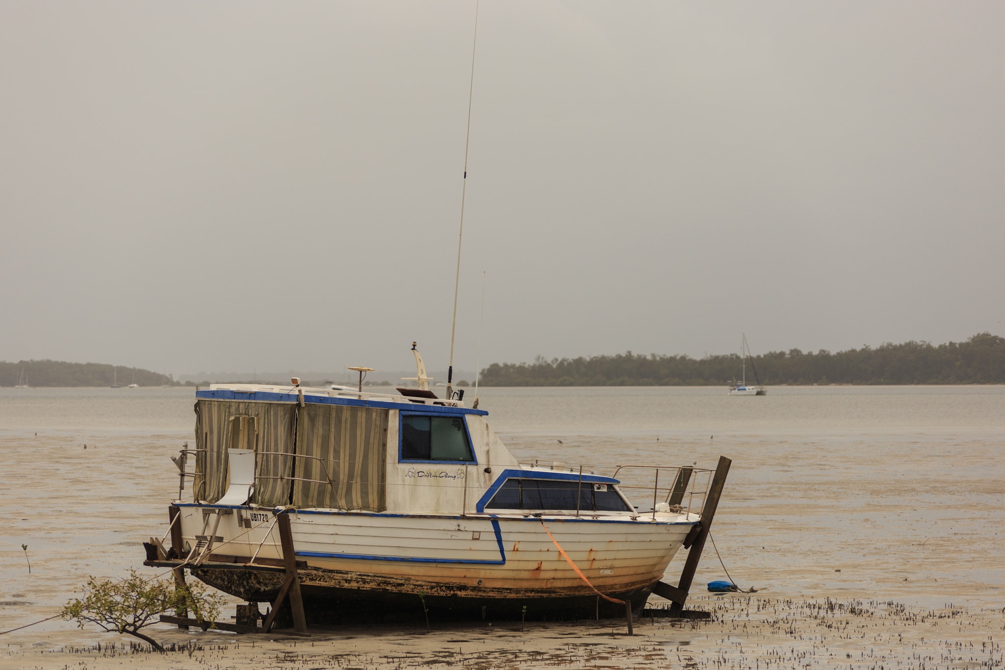 Sigma 70-300mm F4-5.6 APO DG Macro sample photo. Lonely boat photography