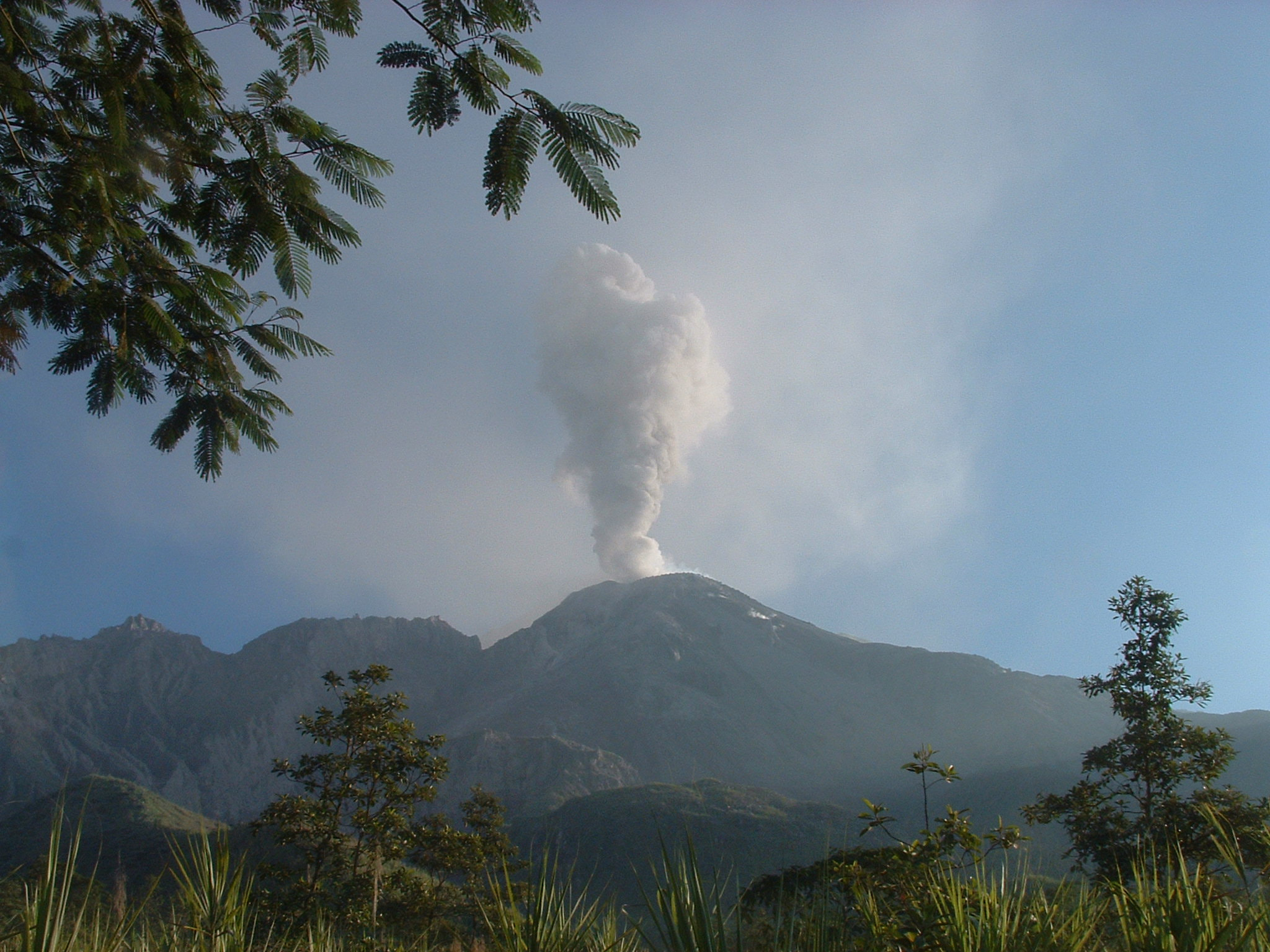 Fujifilm FinePix 3800 sample photo. Volcano active photography