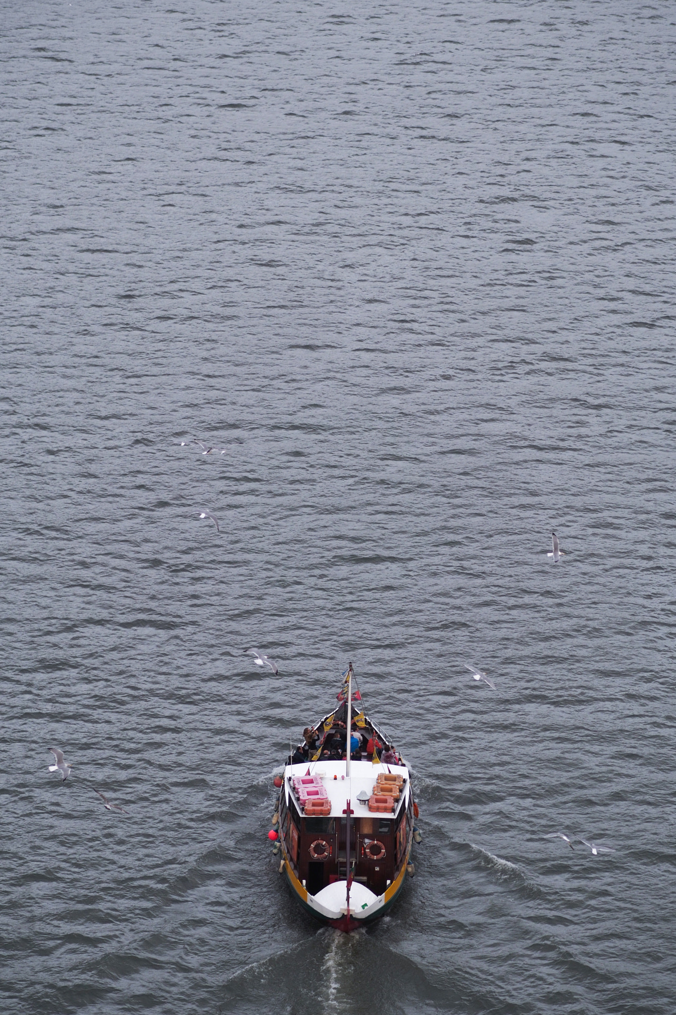Olympus OM-D E-M5 + Olympus M.Zuiko Digital ED 75mm F1.8 sample photo. Boat in porto photography