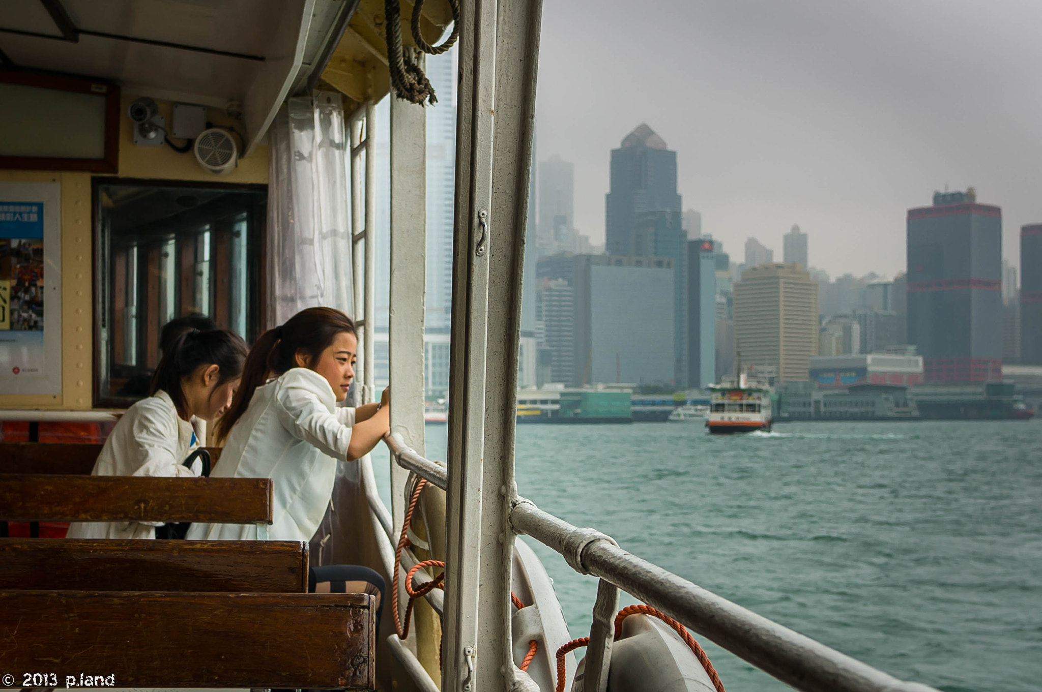 Sony Alpha NEX-6 + Sony Sonnar T* E 24mm F1.8 ZA sample photo. On the star ferry photography