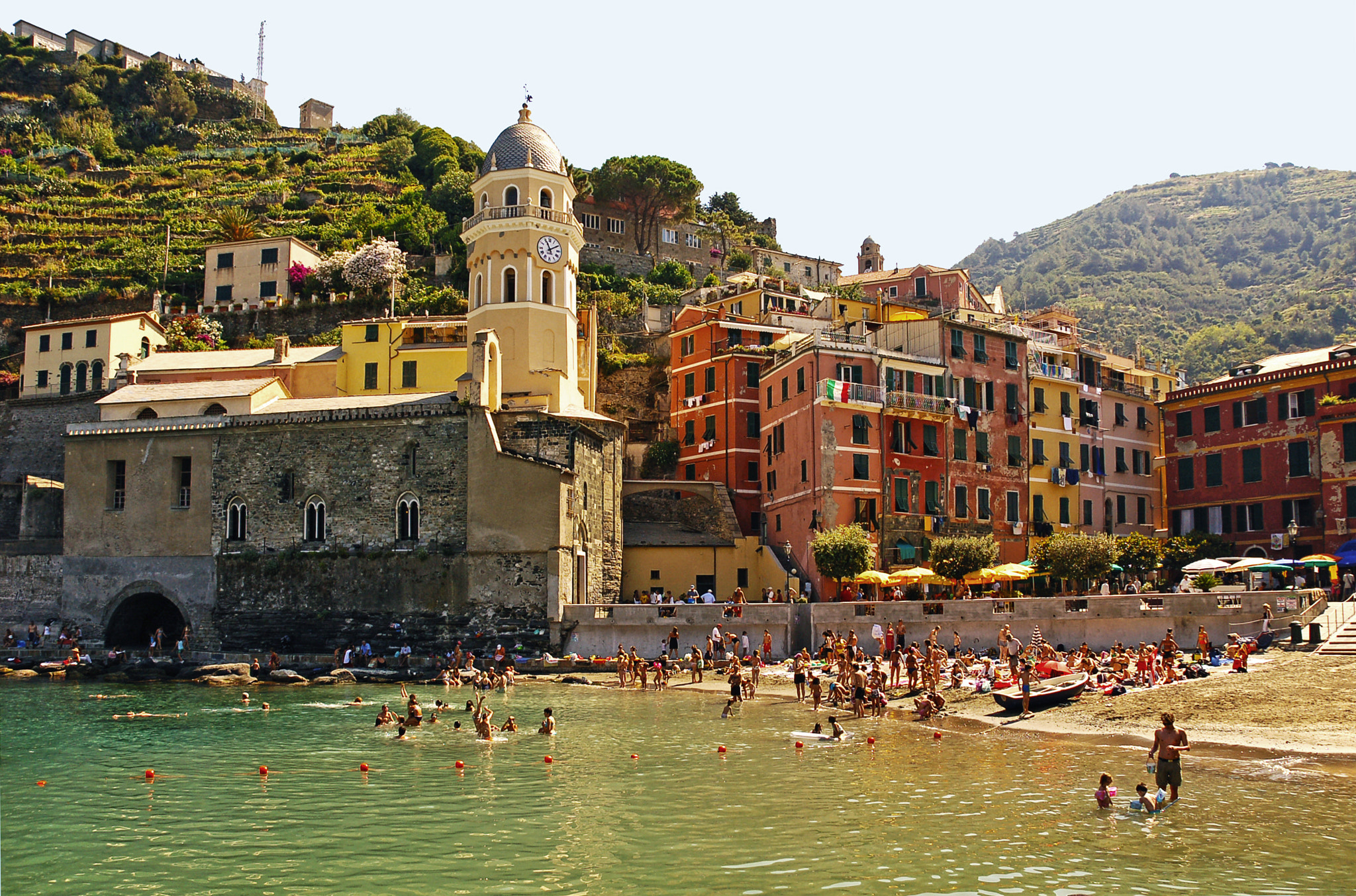 Nikon D50 + Sigma 18-200mm F3.5-6.3 DC sample photo. Vernazza. cinqueterre. liguria. photography